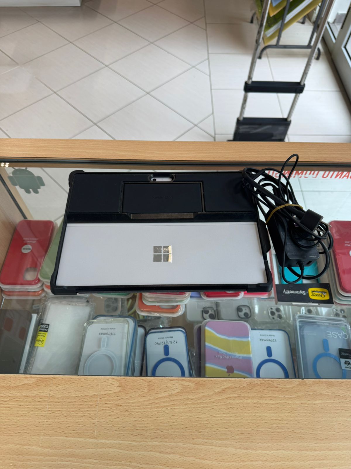 computadoras y laptops - Microsoft Surface Pro 5th Gen I5 8GB RAM 256 GB 2