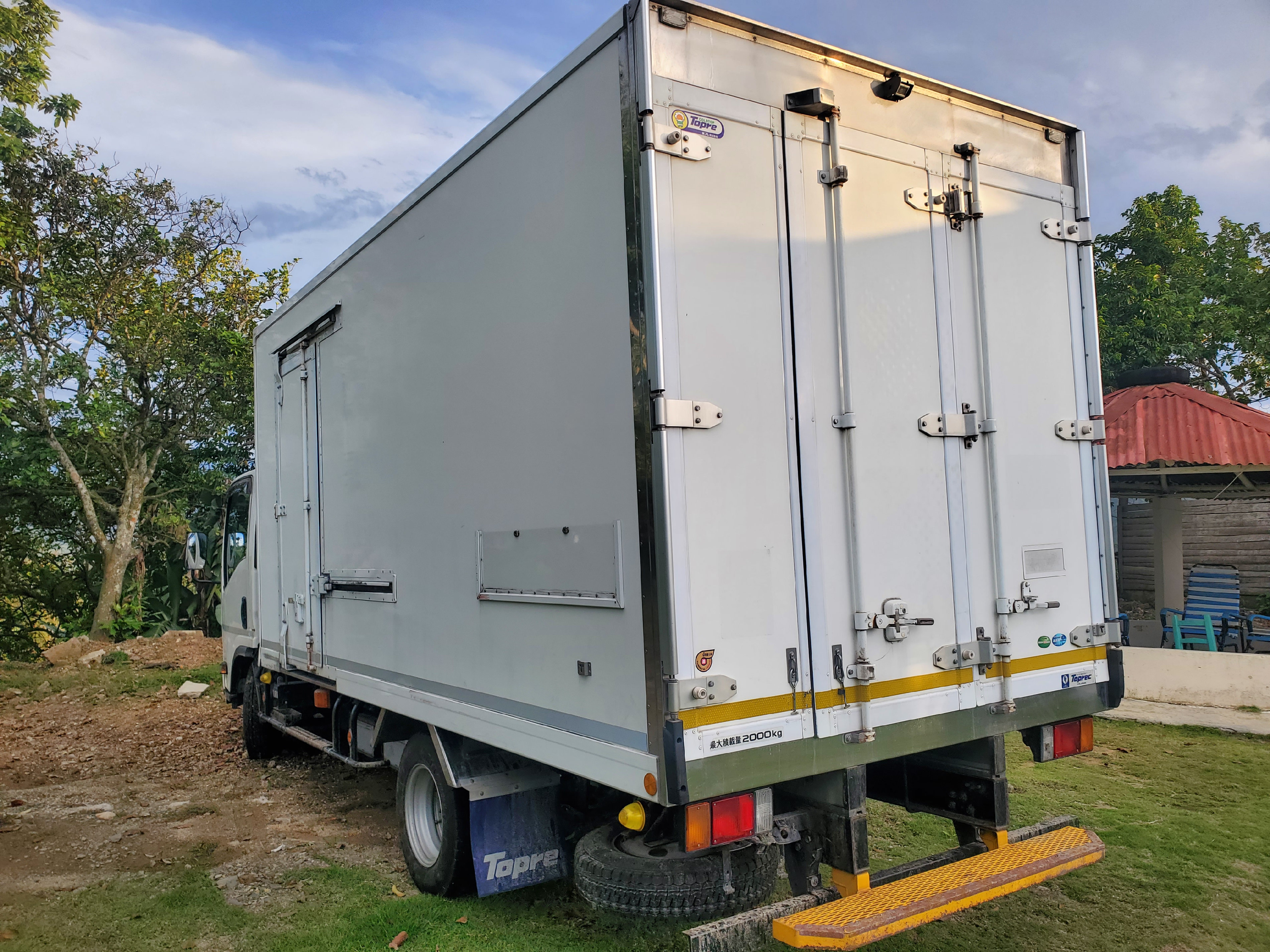 jeepetas y camionetas - Camión Isuzu ELF 2020 3