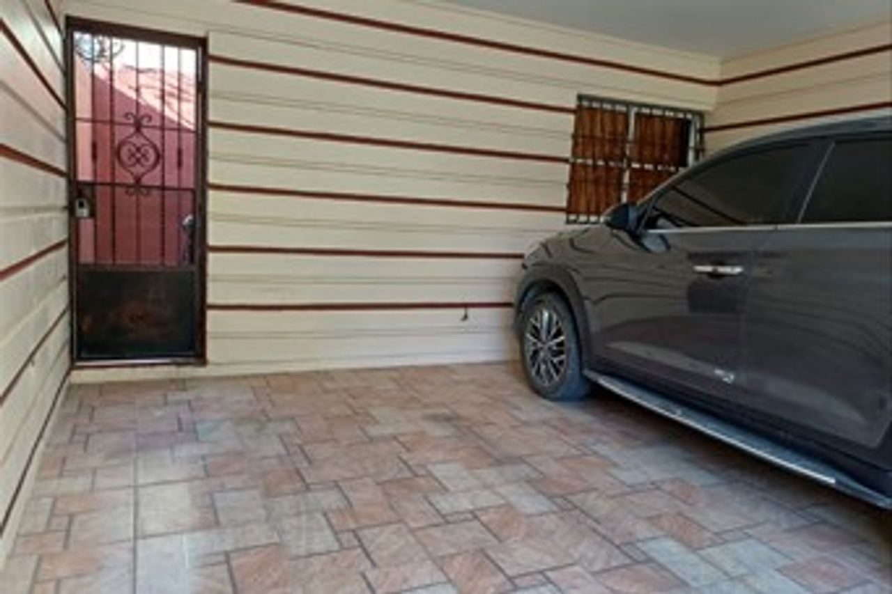 casas - Venta de casa en Santo Domingo Este
Casa en venta ubicada en Santo Domingo Este
 4