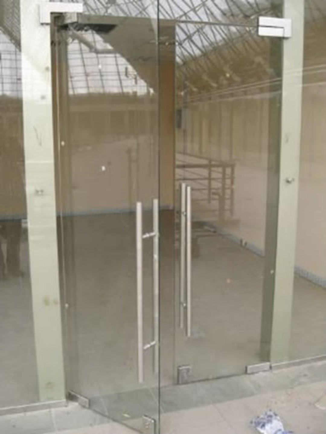 decoración y accesorios - Puerta de cristal flotante templada en República Dominicana 1