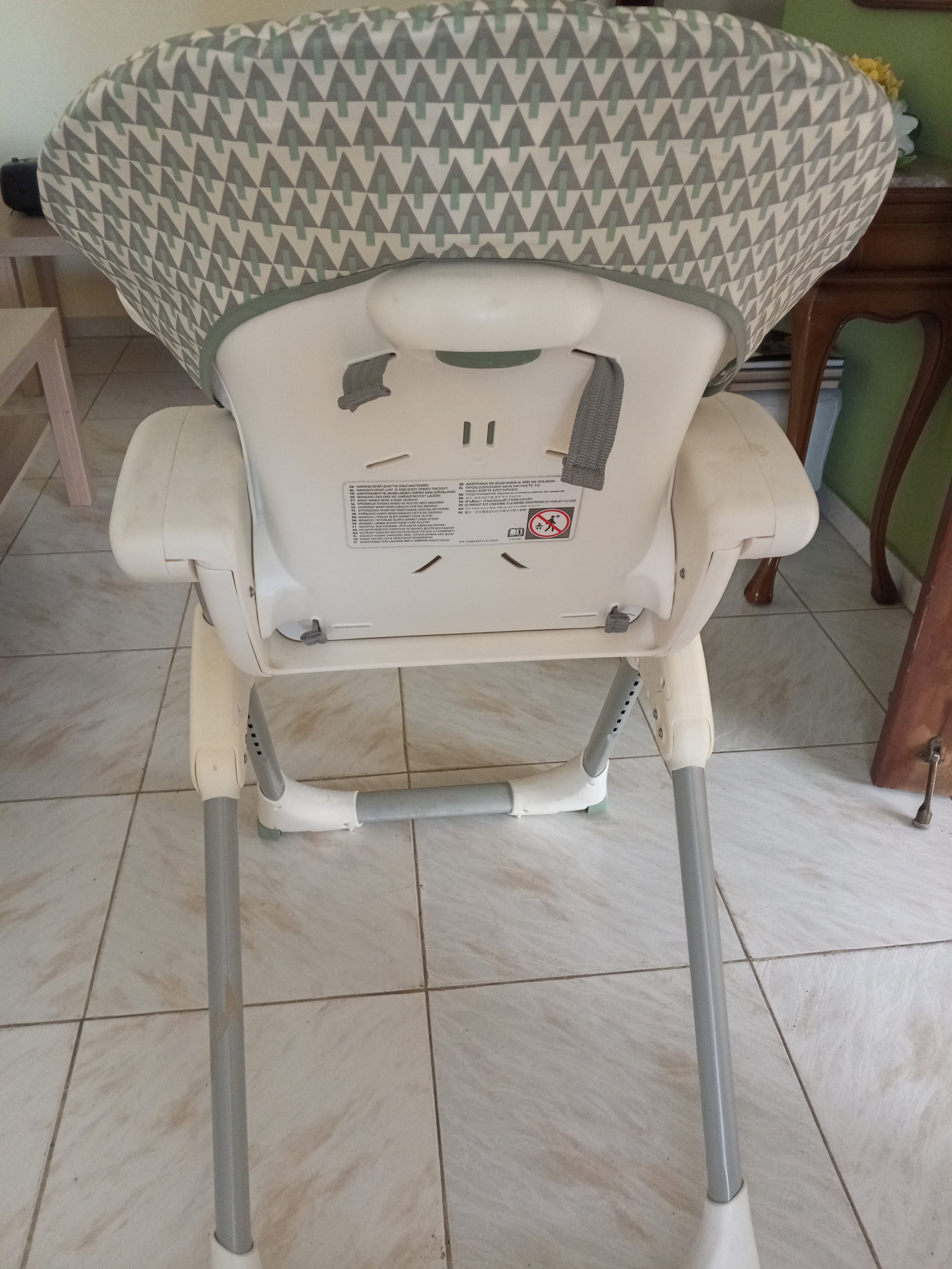 coches y sillas - silla de niños de comer, está como nueva, no se le dió uso 2