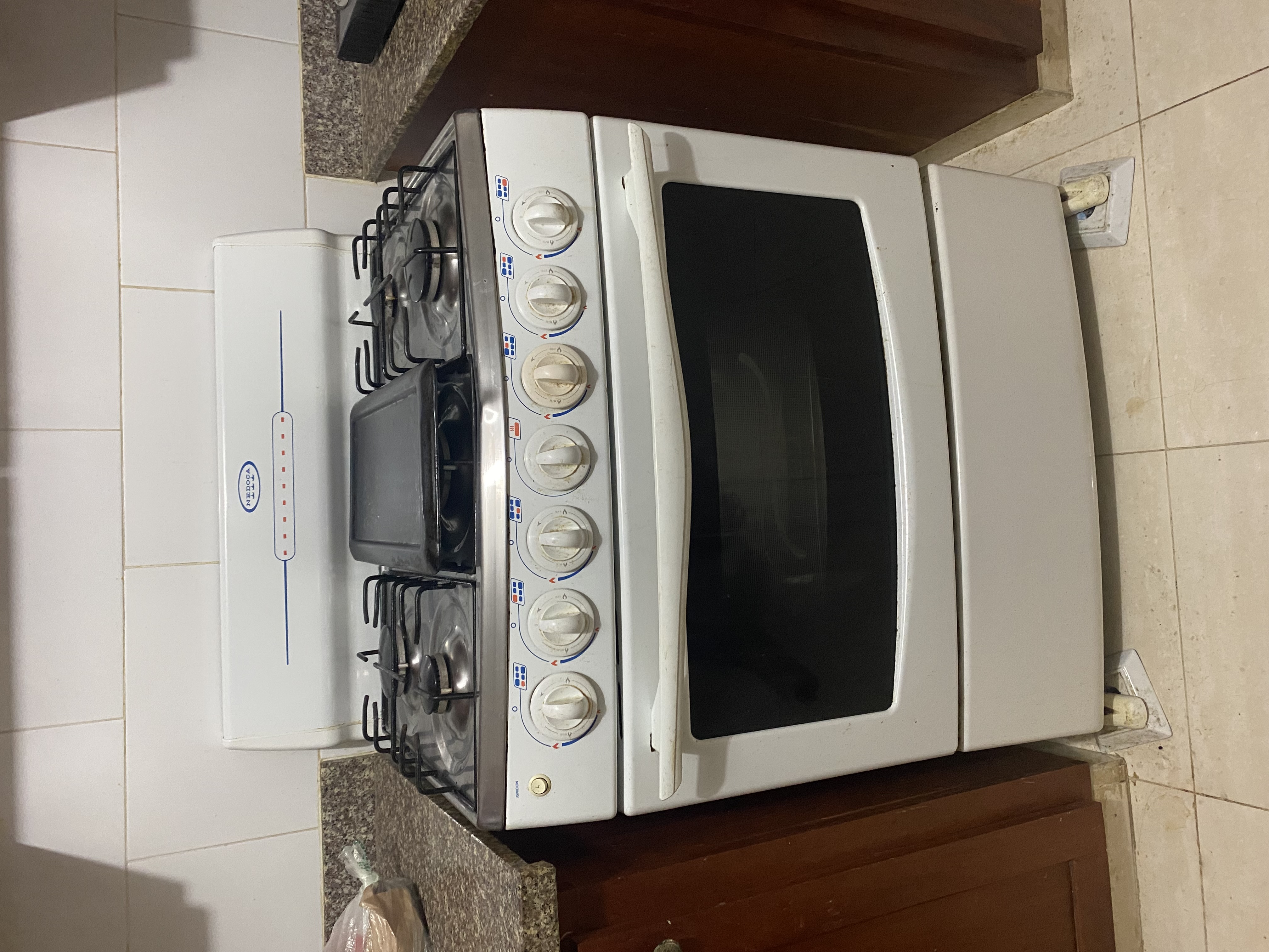 cocina - Estufa blanca Nedoca