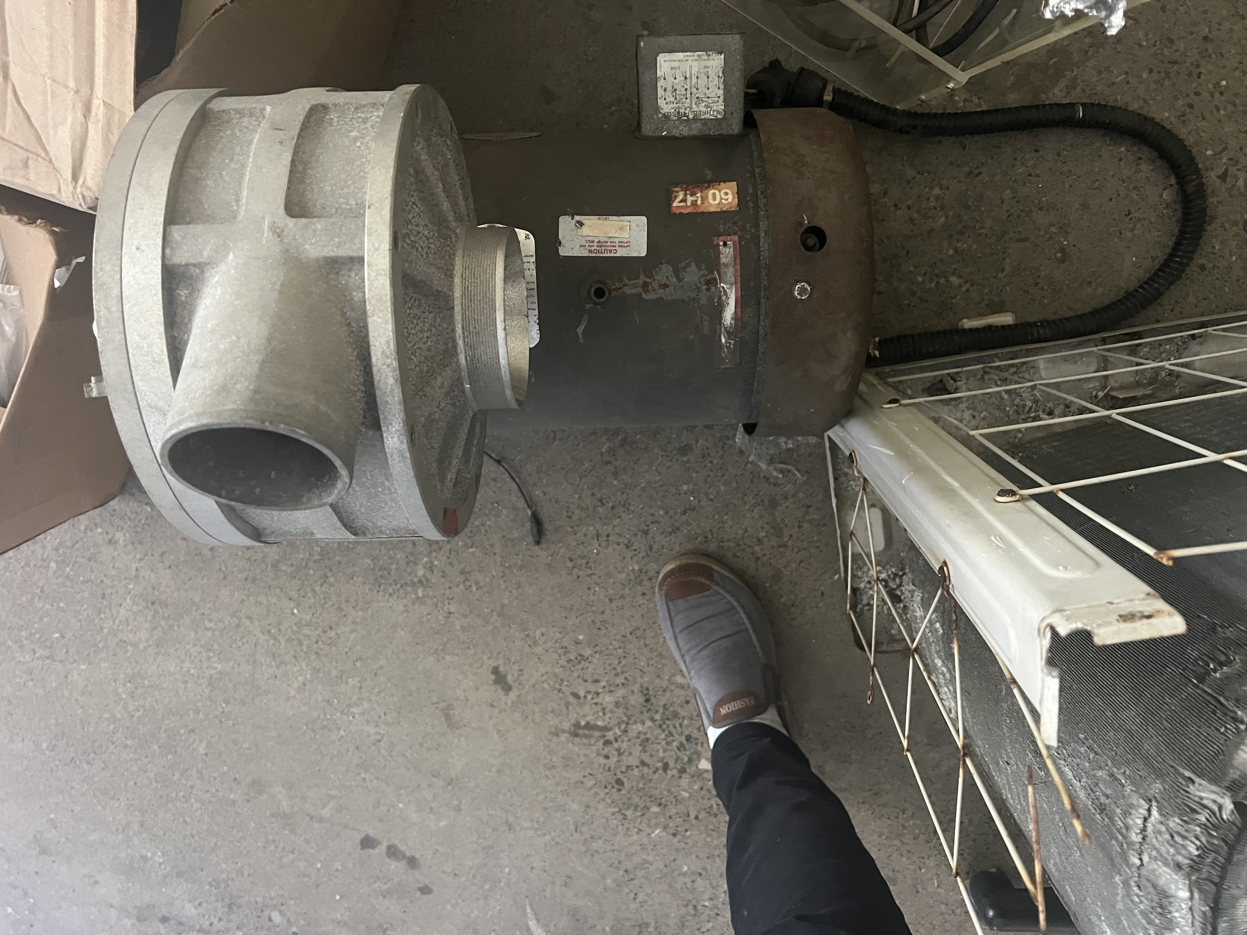 equipos profesionales - Bomba de 15 hp trifásica 220/480 vac 60 Hz  2