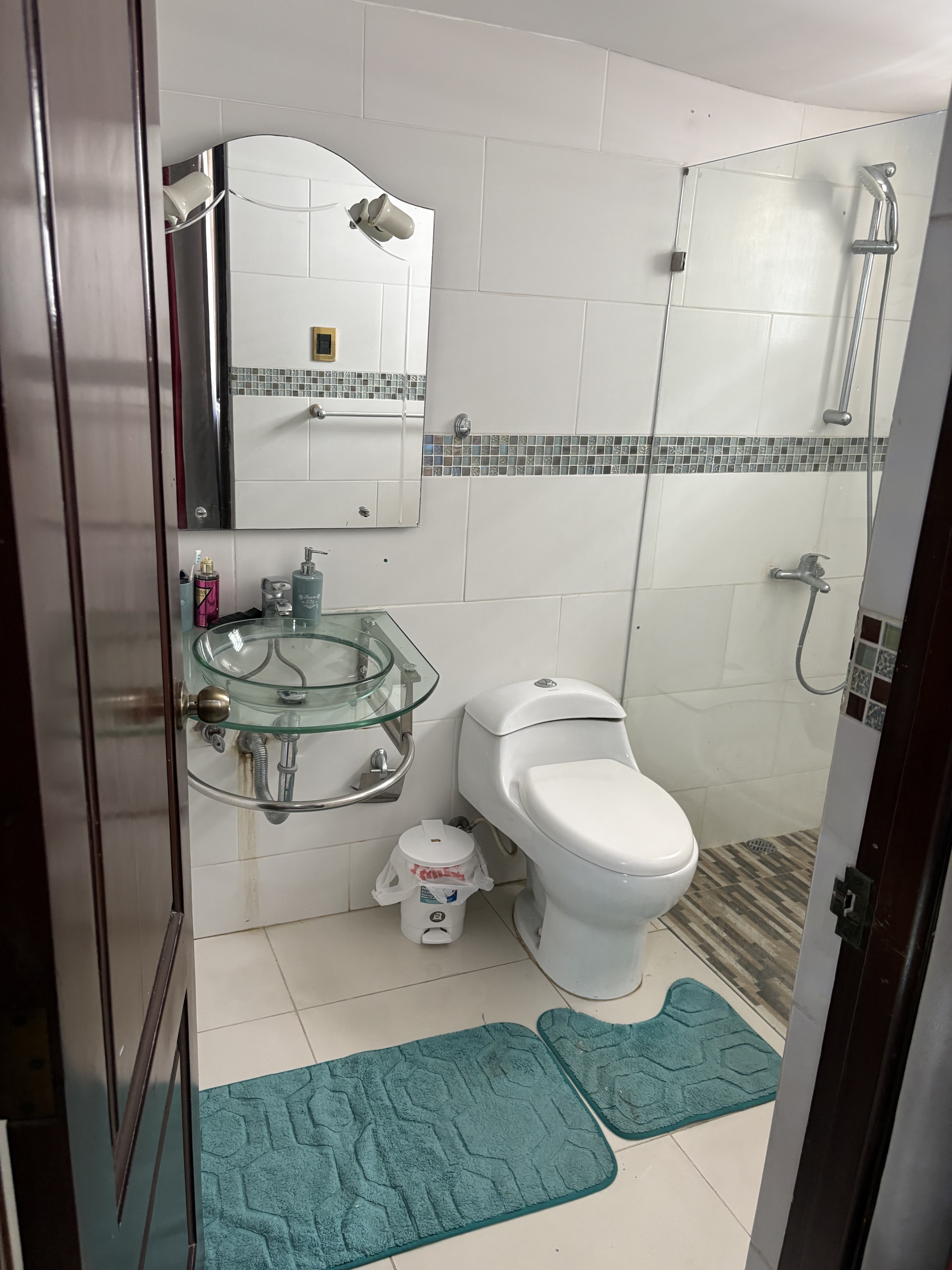 apartamentos - Se vende segundo nivel en la urbanización los rios. Frente al jardín botánico. 7