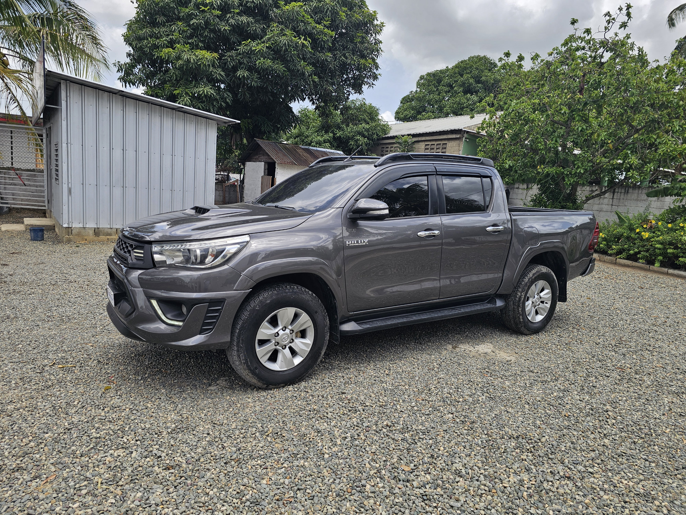 jeepetas y camionetas - Toyota hilux automática 1