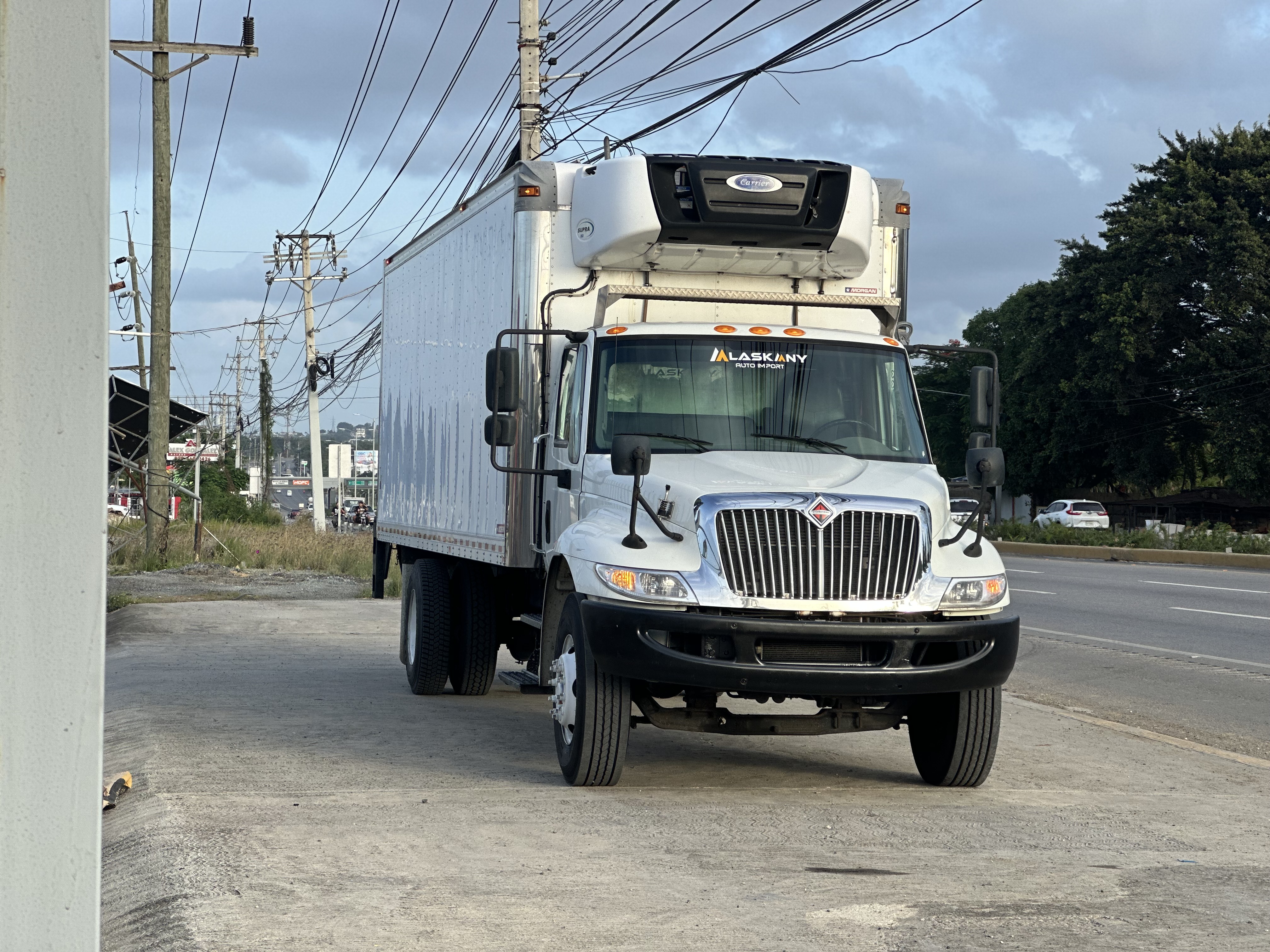 camiones y vehiculos pesados - International 4300 Refrigerado 2018 0