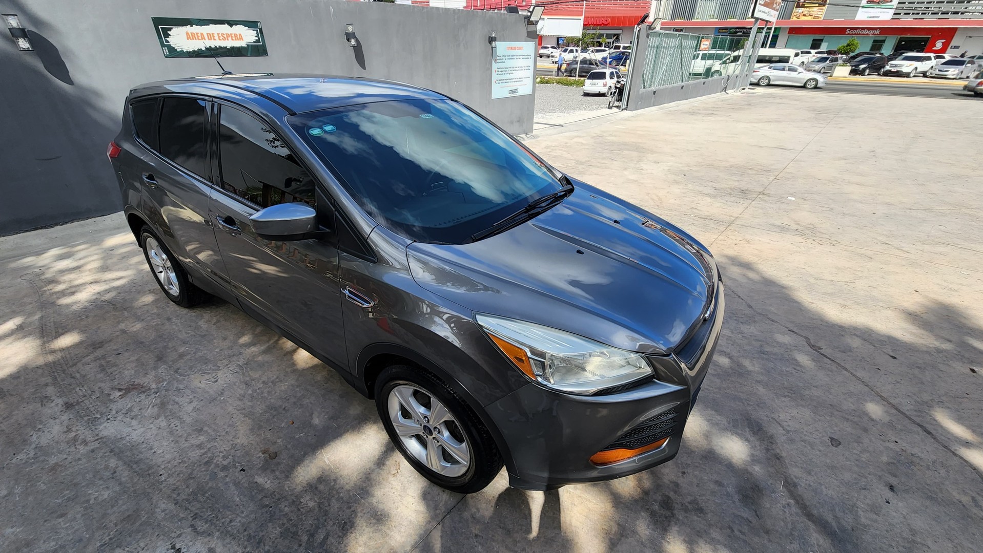 jeepetas y camionetas - Ford Escape Gris 2014 - 2.0L De Buen Uso y Muy Bien Mantenida 0