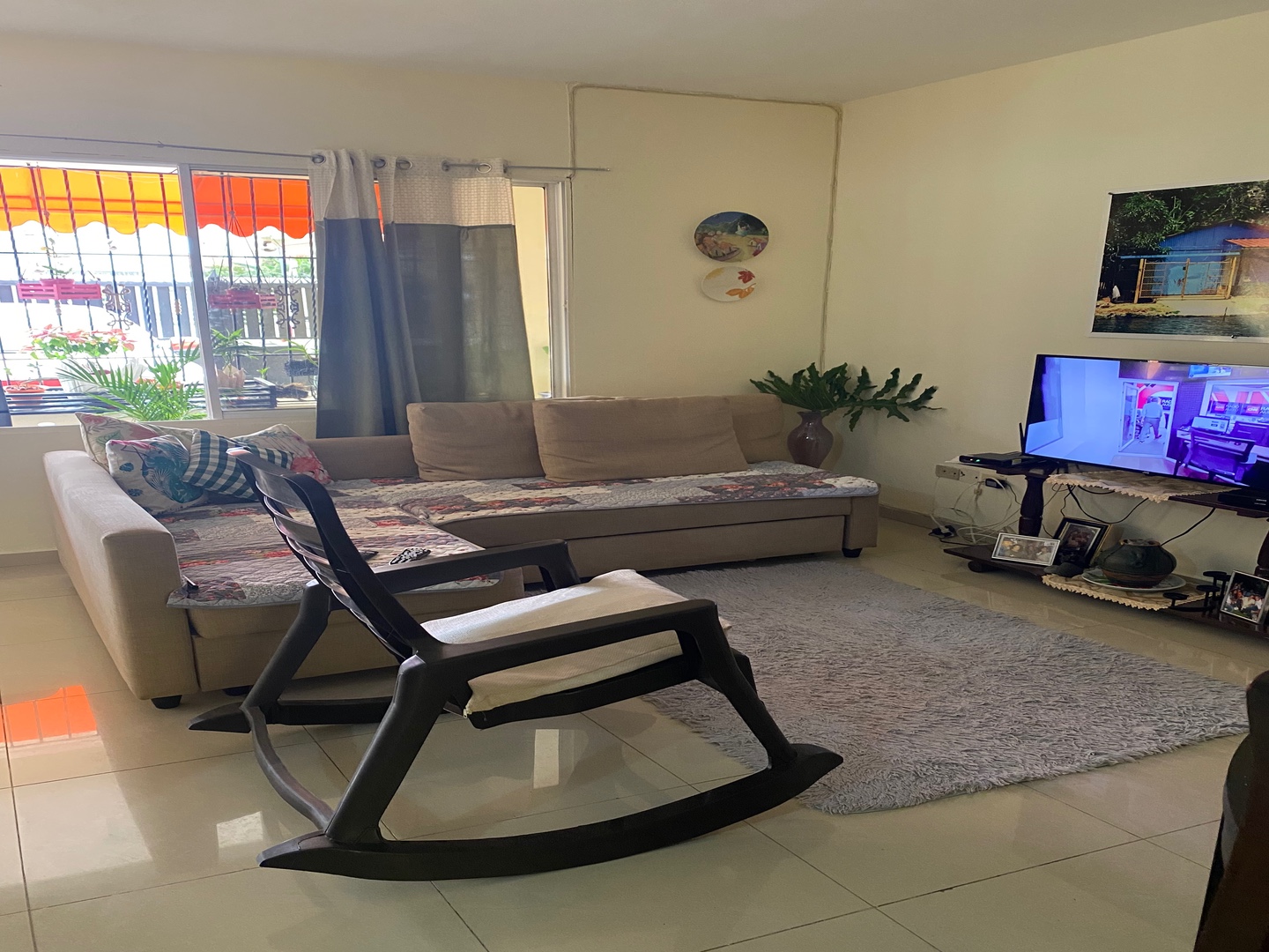 habitaciones y viviendas compartidas - Busco Roomate/Companera de vivienda con Parqueo Privado!!! 2