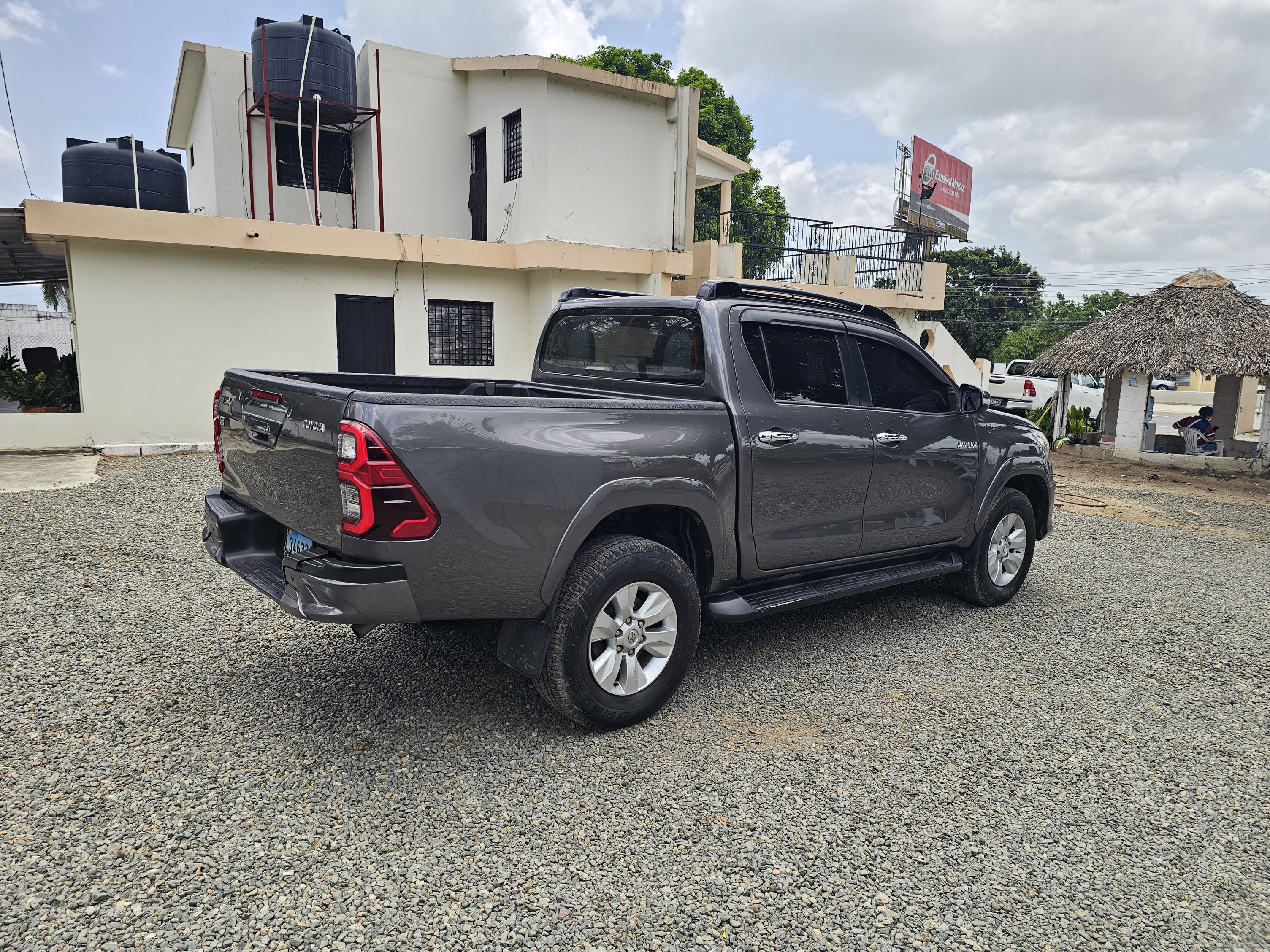 jeepetas y camionetas - Toyota hilux automática 2