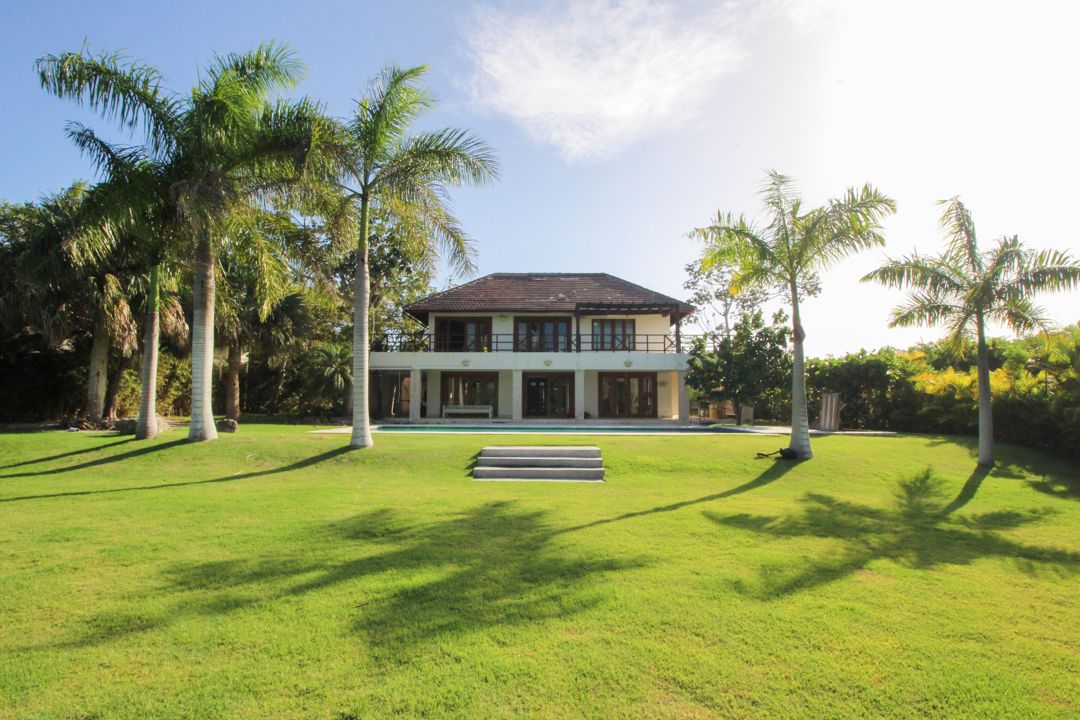 casas vacacionales y villas - Amplia villa en venta en Cap Cana 3