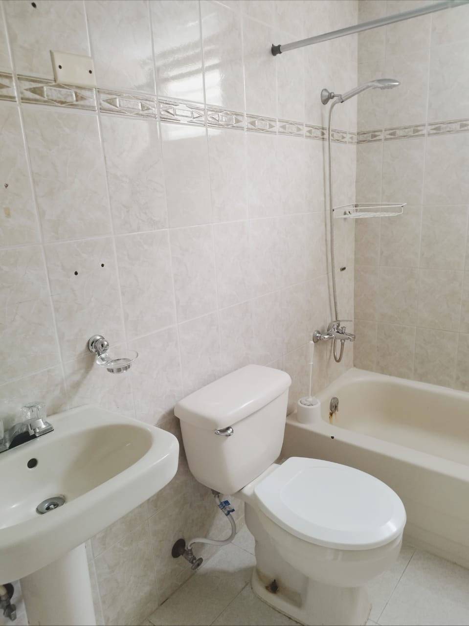 apartamentos - Se Alquila Apartamento en el Embrujo II (Segundo nivel). Precio $25,000.  5