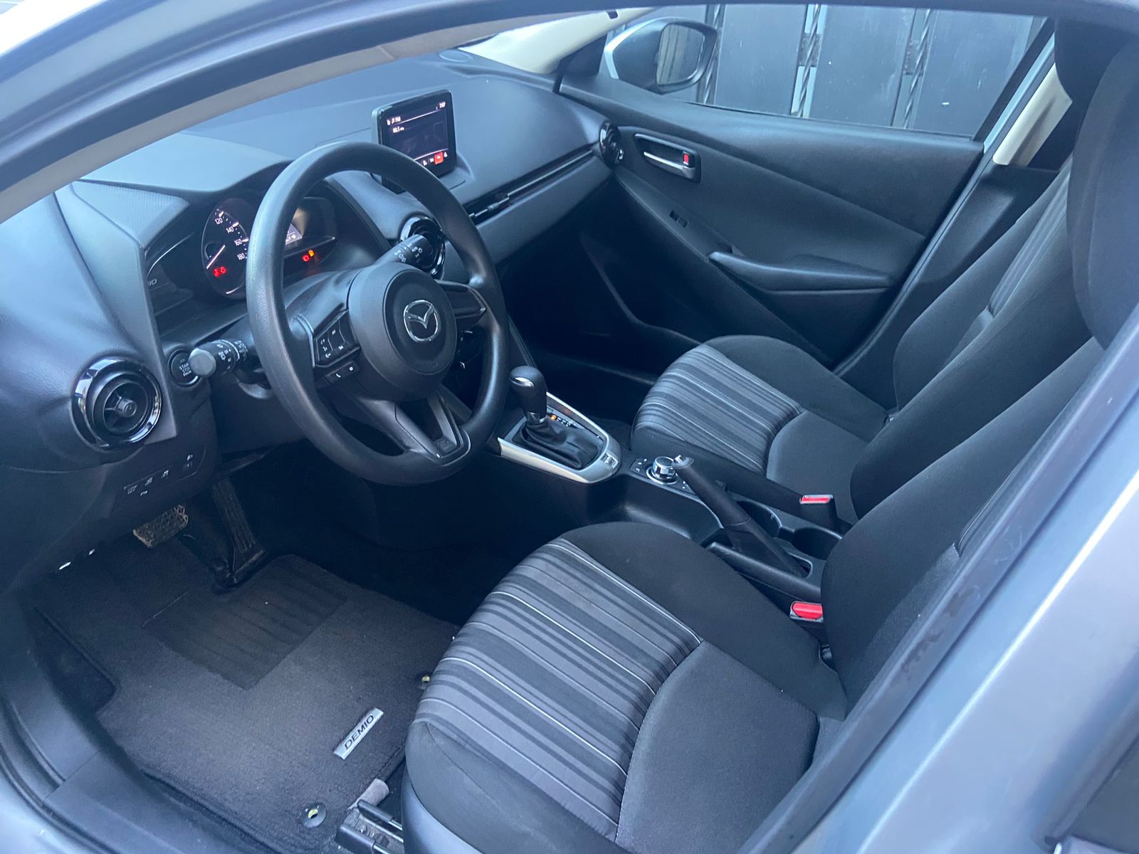 carros - MAZDA DEMIO 2019 8