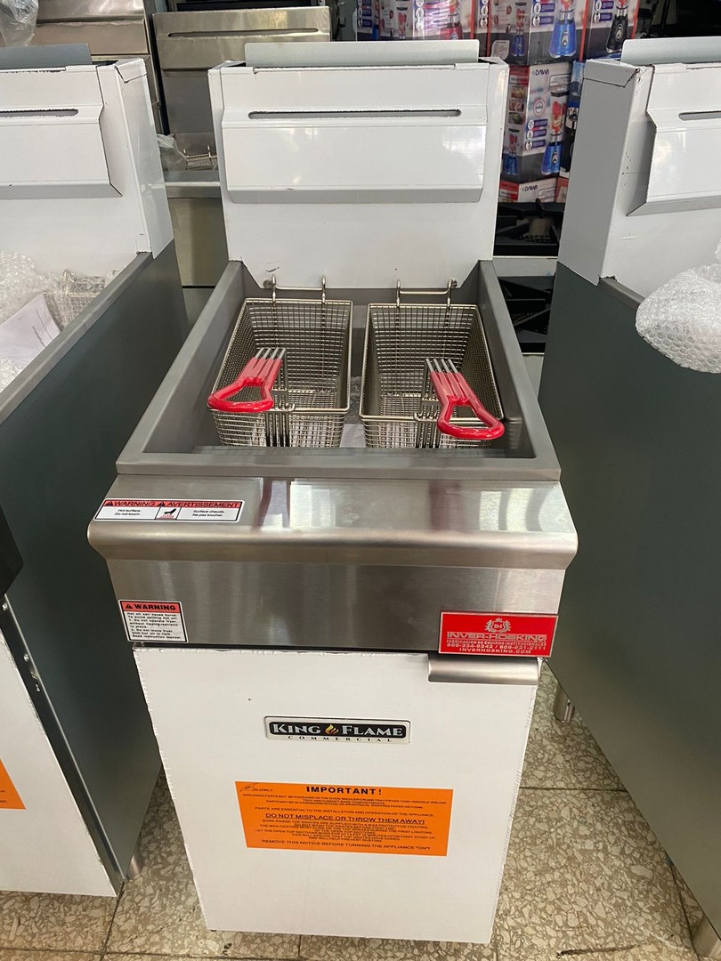 equipos profesionales - Freidora de 40 Lbs. 3 Quemadores.  0