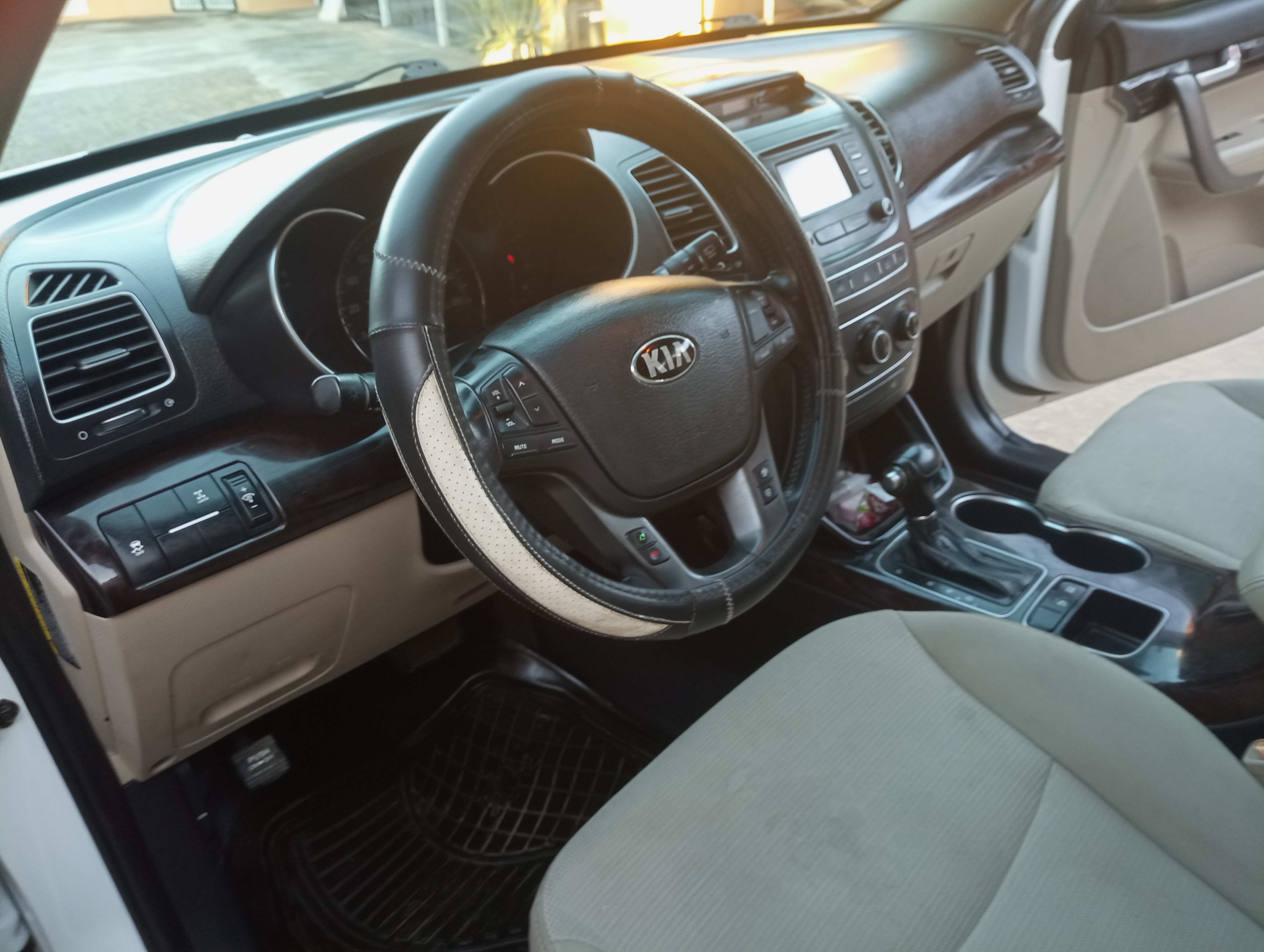 jeepetas y camionetas - Vendo Kia Sorrento 2015 5