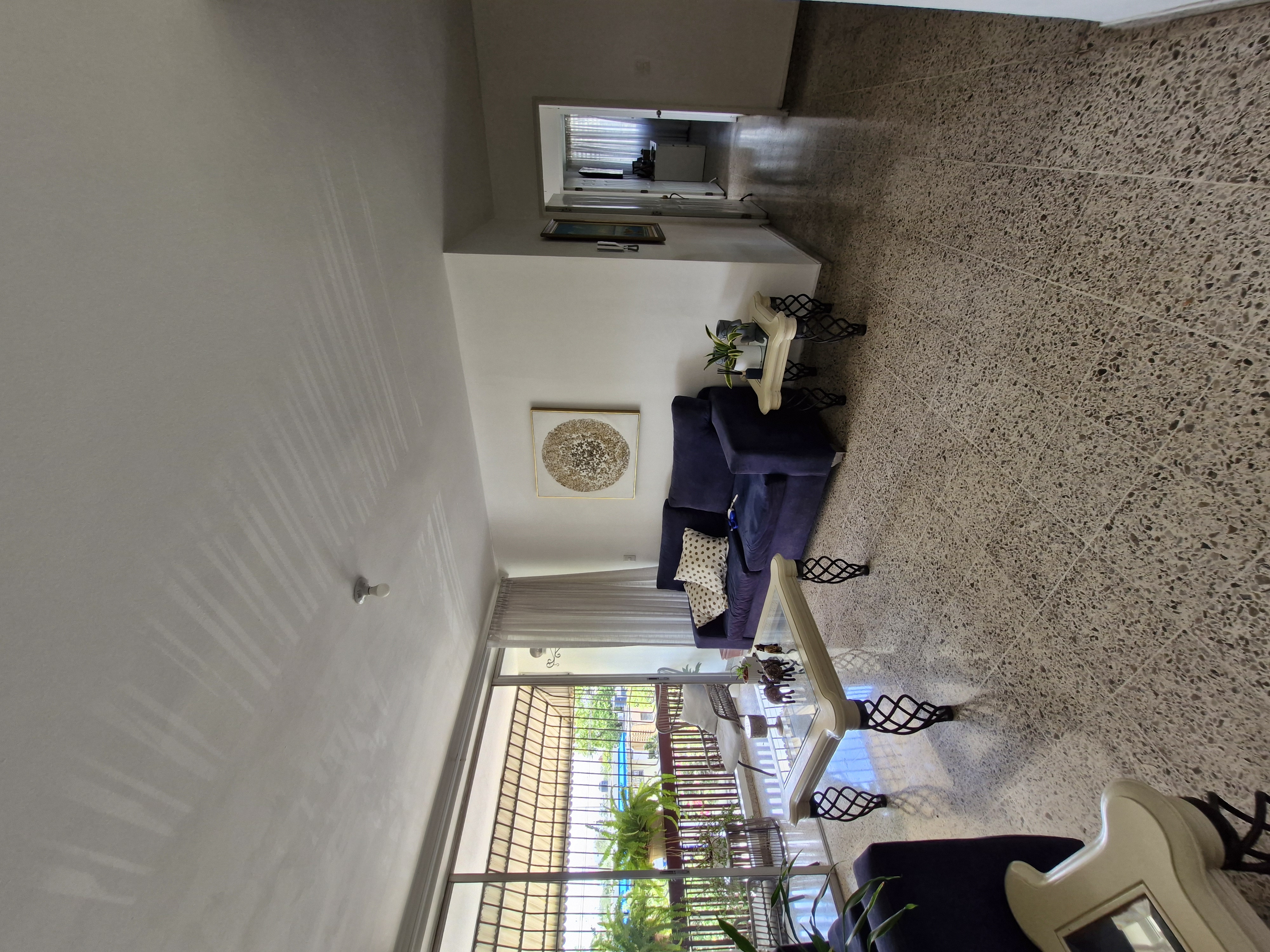 apartamentos - Segundo nivel con terraza en Gazcue 3