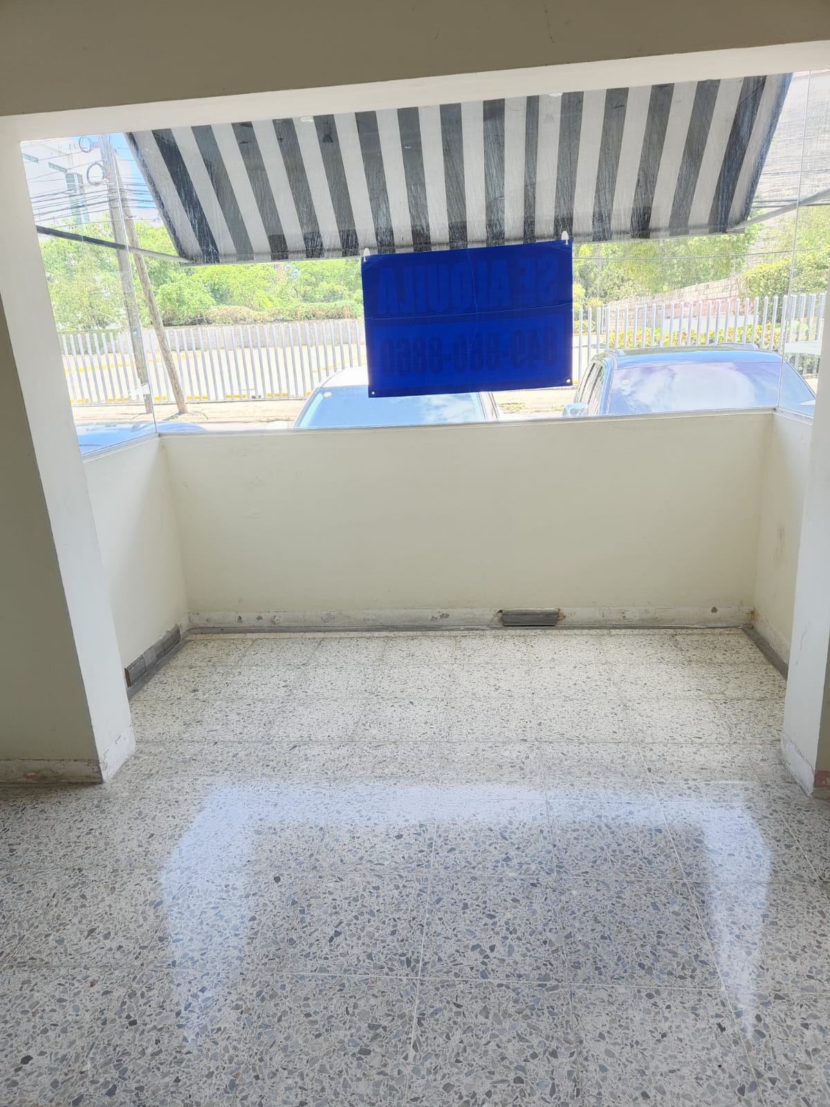 oficinas y locales comerciales - LOCAL ALQUILER  EVARISTO MORALES A PASOS CHURCHILL 4