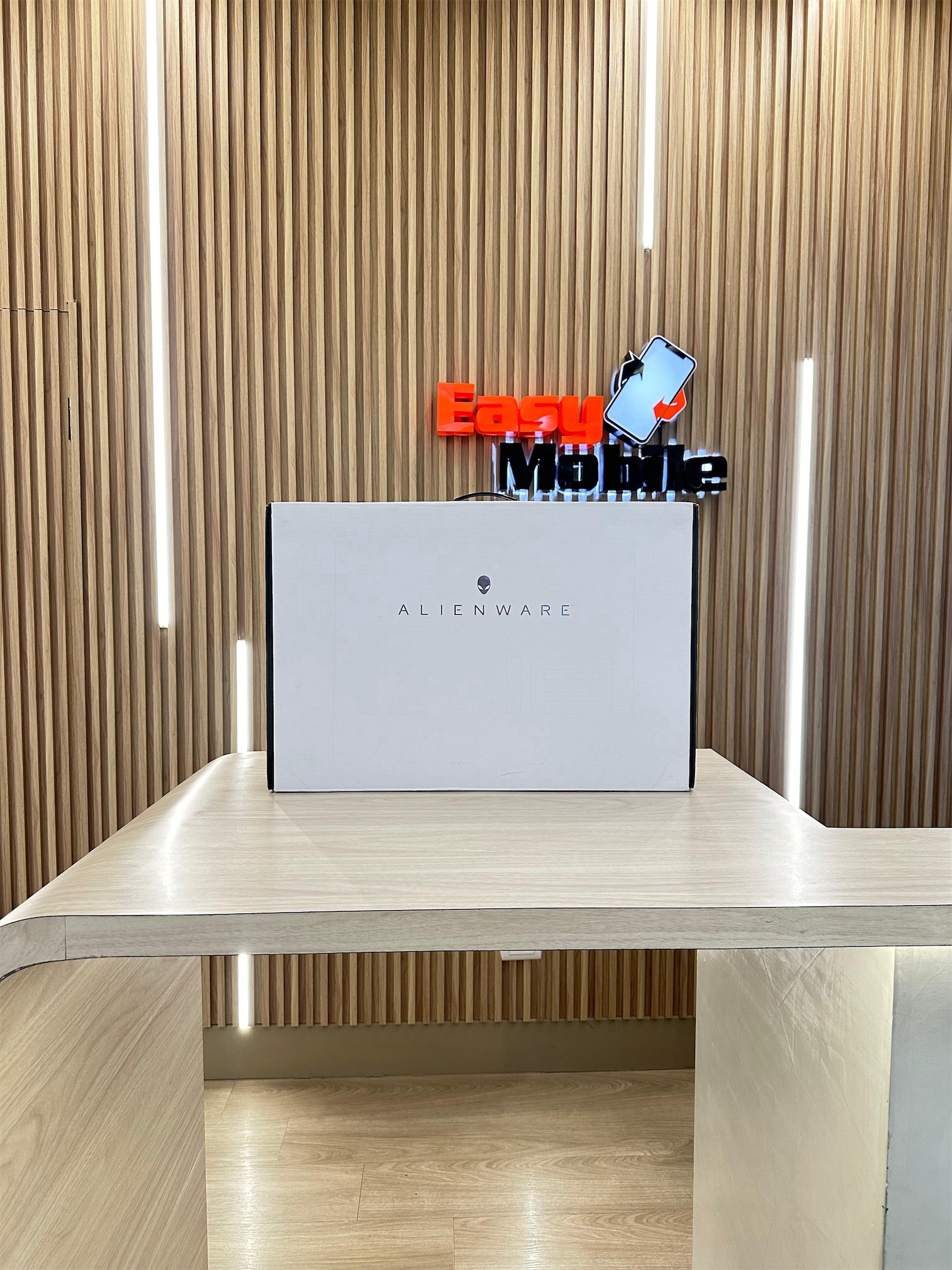 computadoras y laptops - DELL ALIENWARE M18 18" 480HZ  AMD R9-7845HX  32GB RAM  2TB SSDRTX 4080