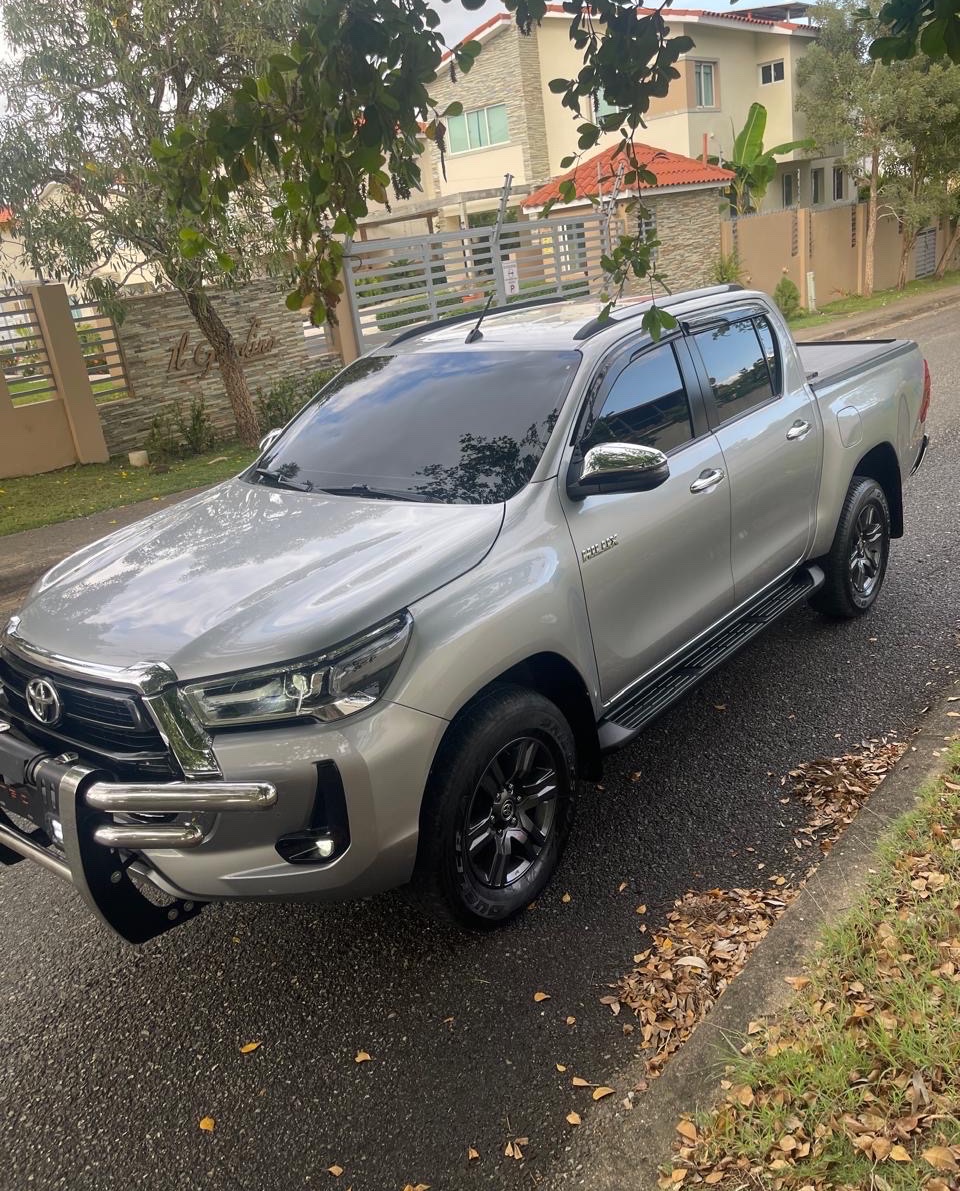 jeepetas y camionetas - TOYOTA HILUX SRV 2023. ÚNICO DUEÑO 1