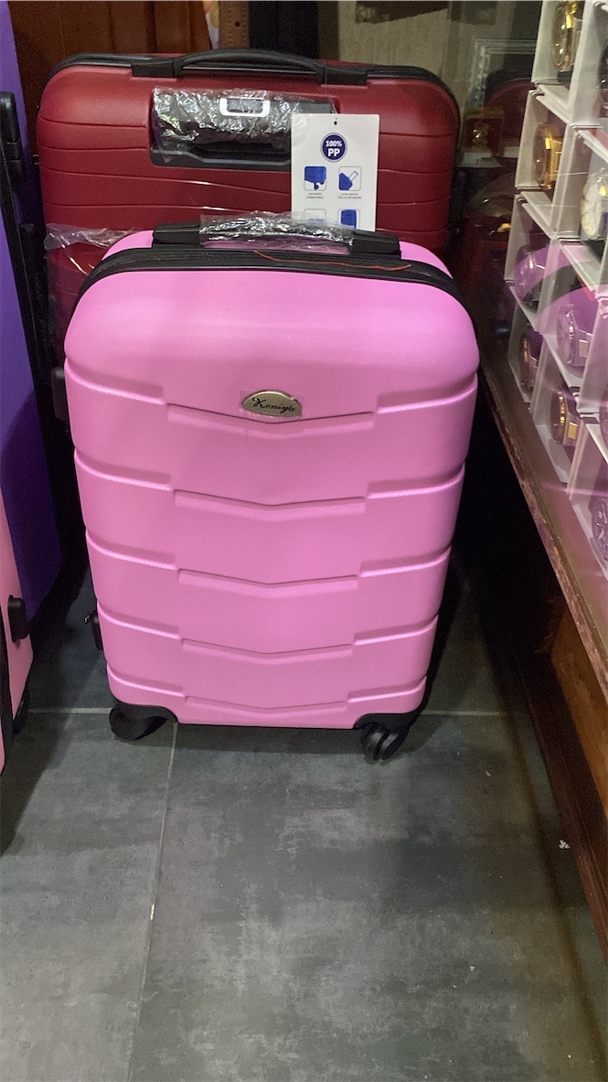 carteras y maletas - Maletas plásticas pequeñas de 21” y 22” pulgadas. Nuevas.  1
