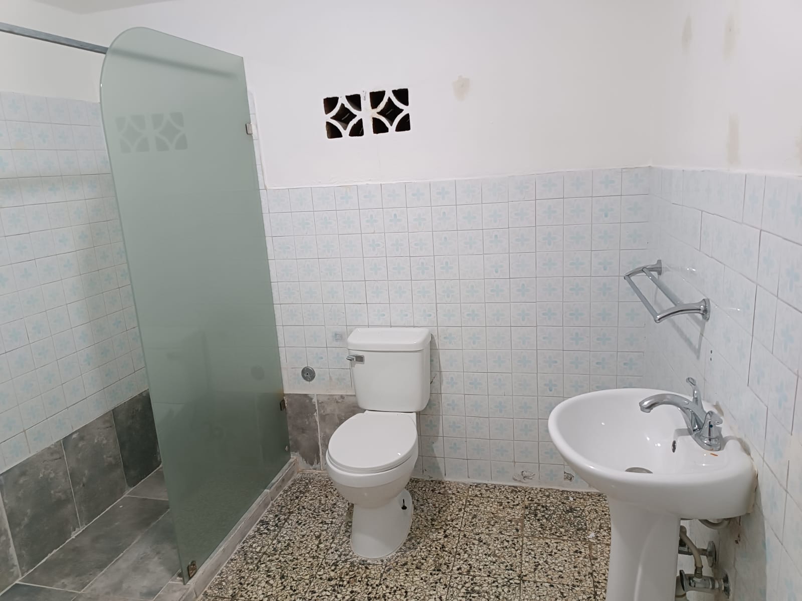 apartamentos - Se alquila apartamento para local comercial 2da 2