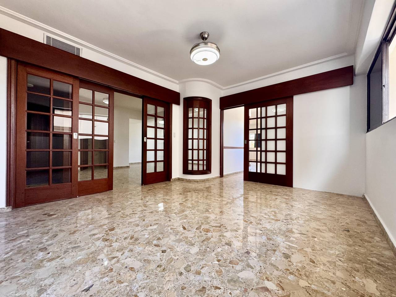 apartamentos - Clásico apt 280 metros alquiler frente Mirador 4