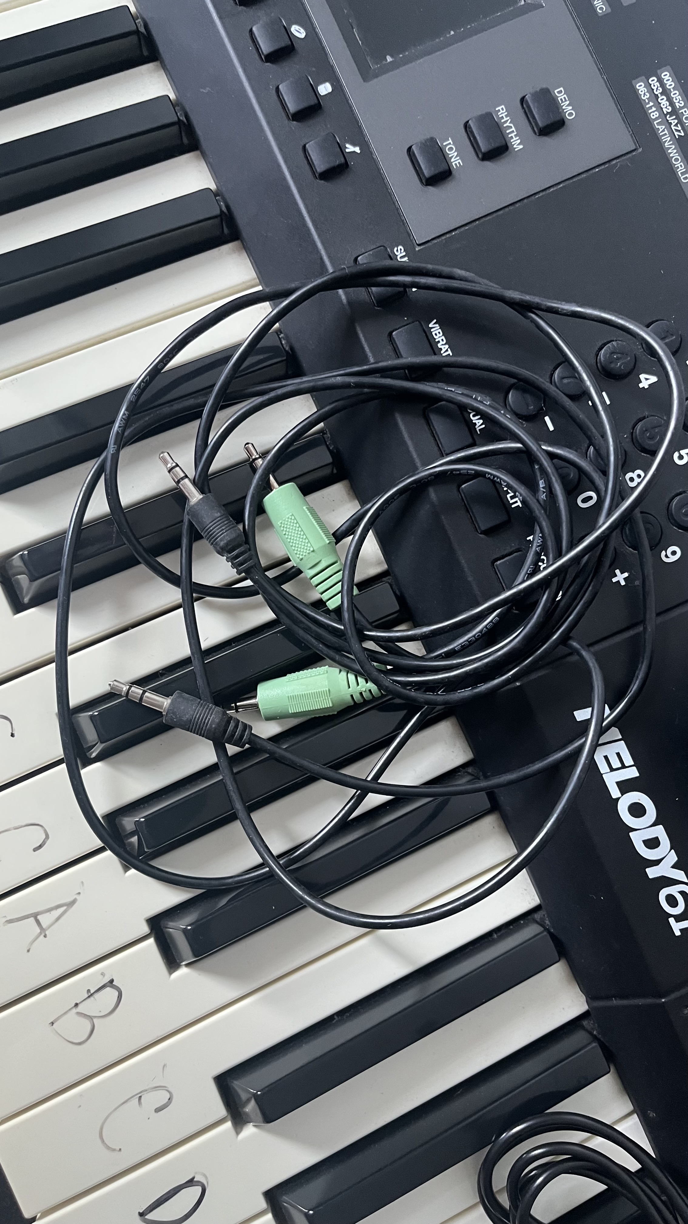 instrumentos musicales - Se vende Teclado Alesis Melody 61 MKII como nuevo, precio negociable 5