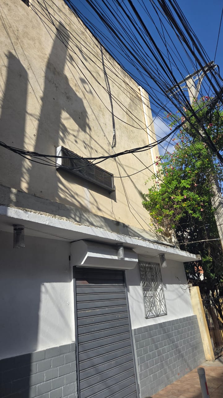 oficinas y locales comerciales - PLAZA COMERCIAL EN ESQUINA TODO ALQUILADO 7