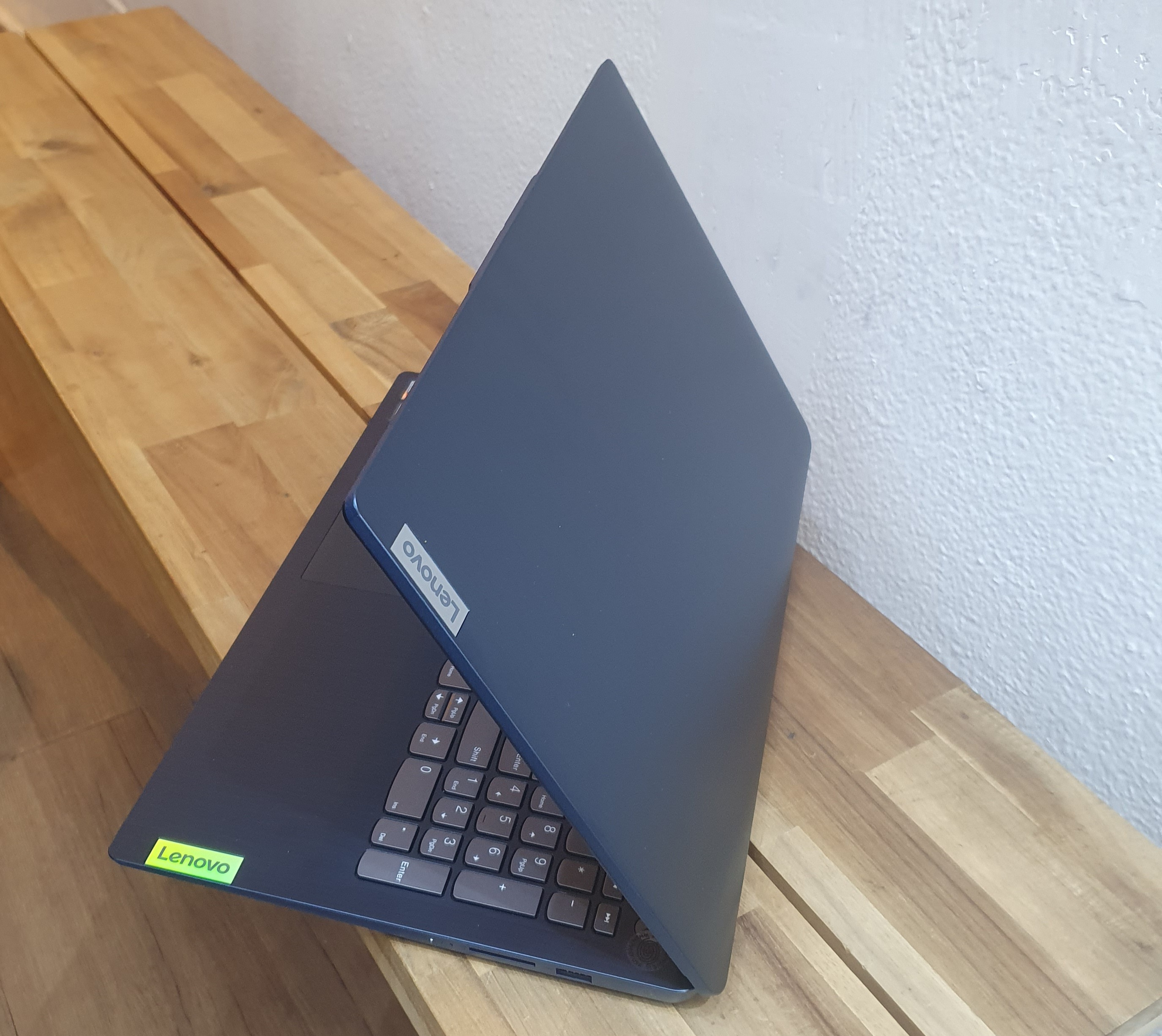 computadoras y laptops - Laptop Lenovo Ideapad 3 15,6"FHD, AMD Ryzen 7, 12GB RAM, 512GB SSD, Nueva Gaming 3