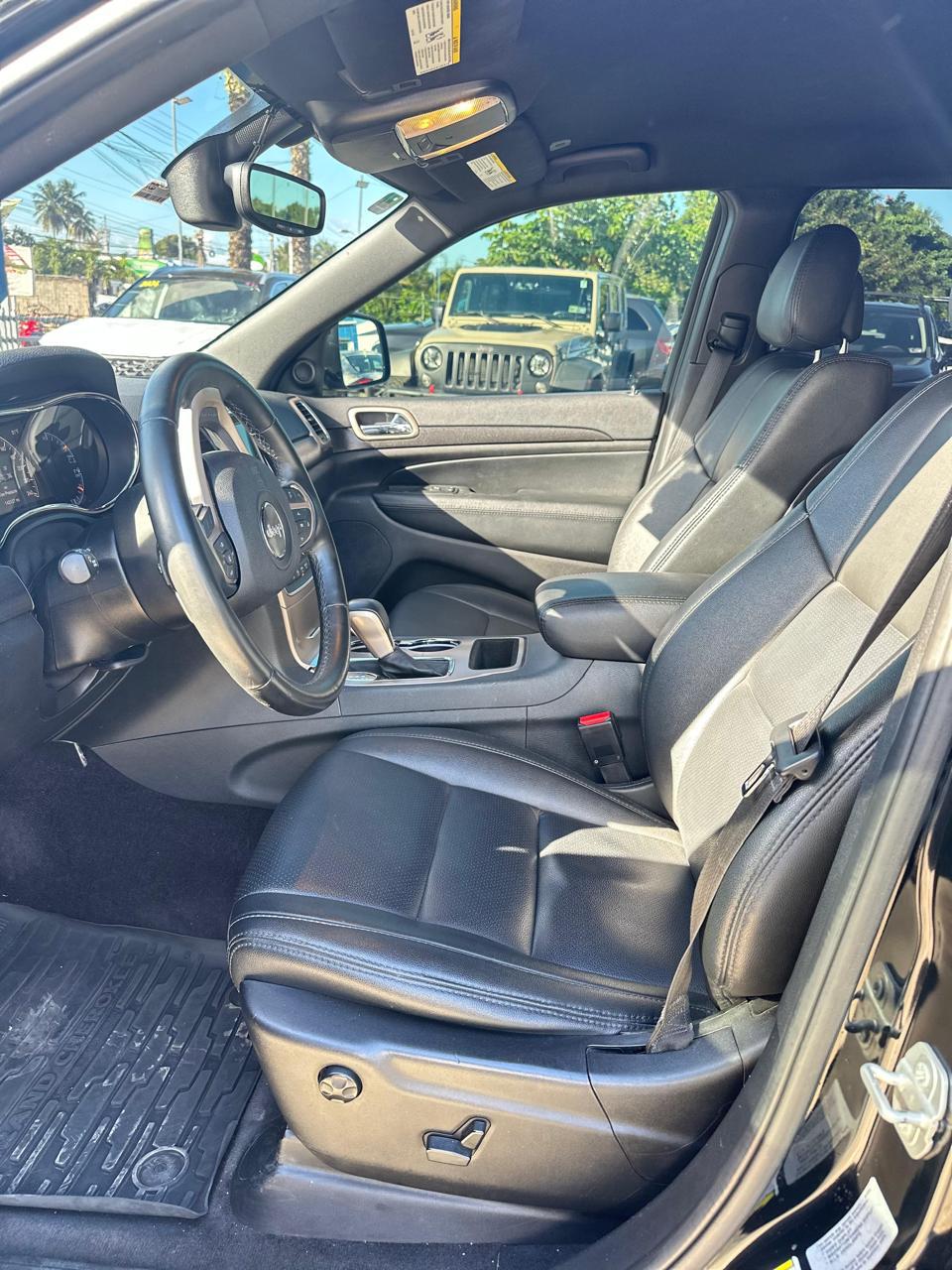 jeepetas y camionetas - Jeep Cherokee Laredo 2017 4