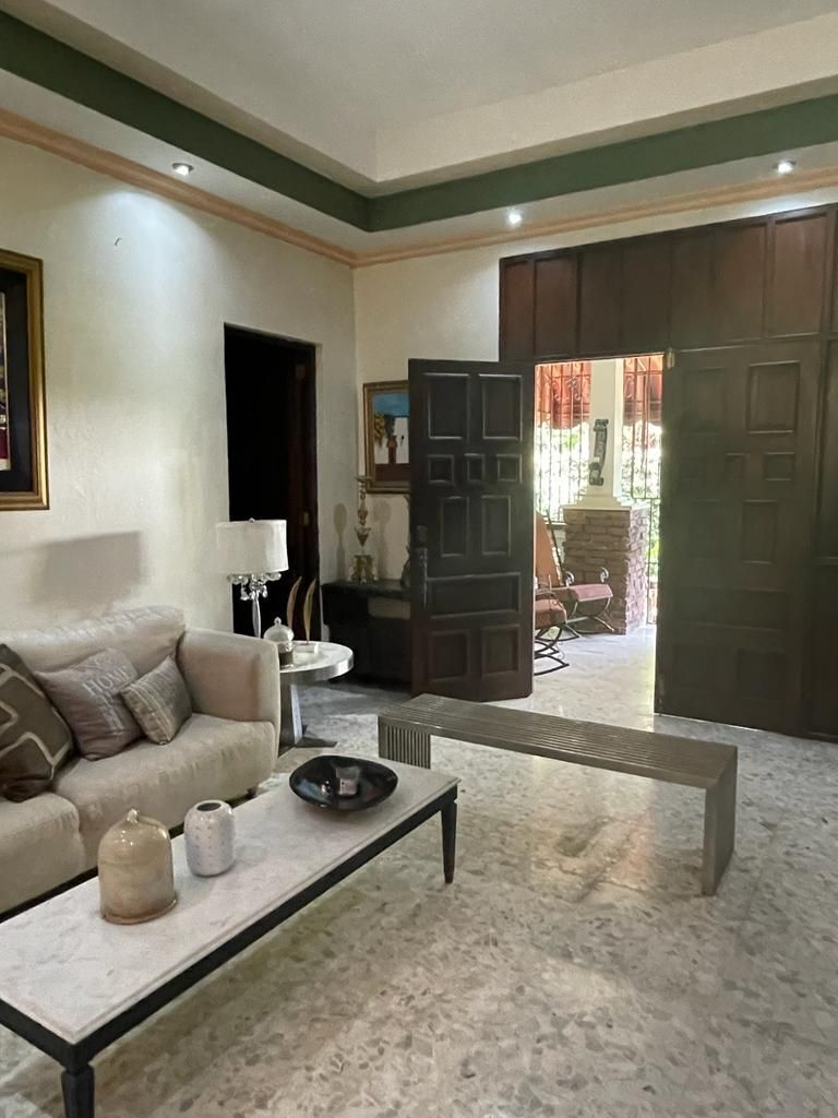 casas - Venta de Casa en Gazcue 2
