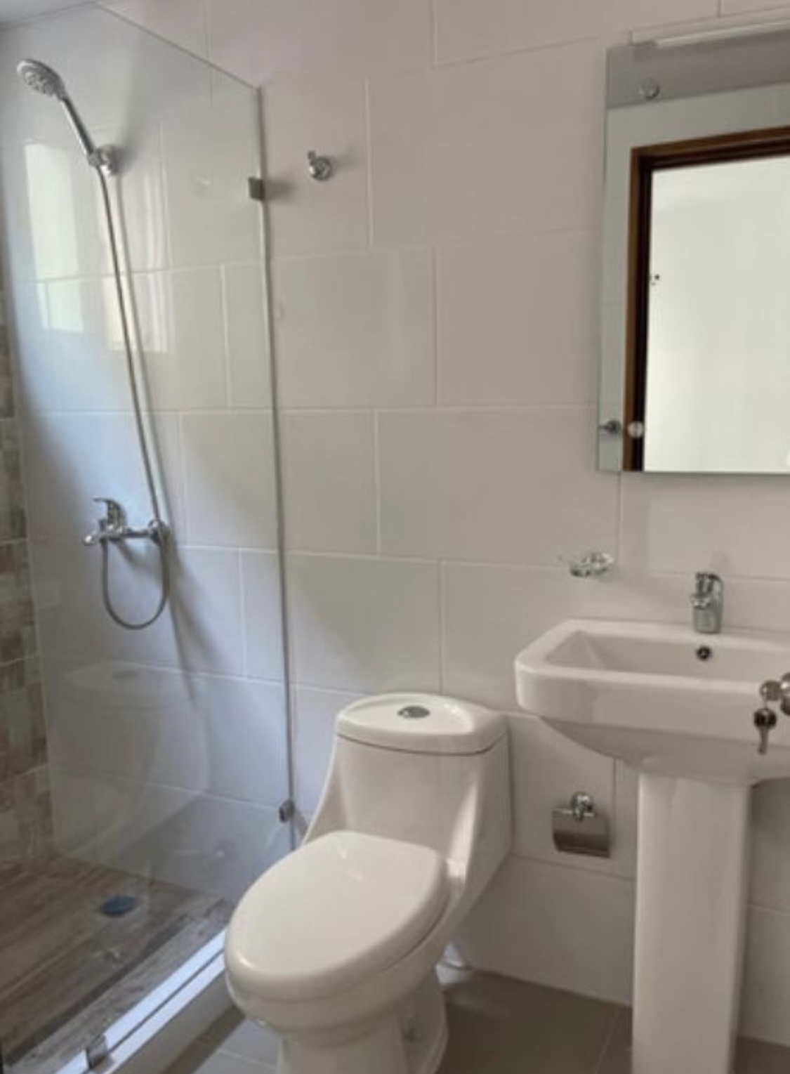 apartamentos - Vendo 4to piso Residencial en Gurano 100 .metros.  2