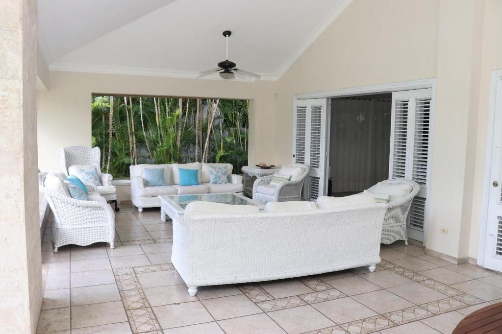 casas - Metro country club casa en venta 2