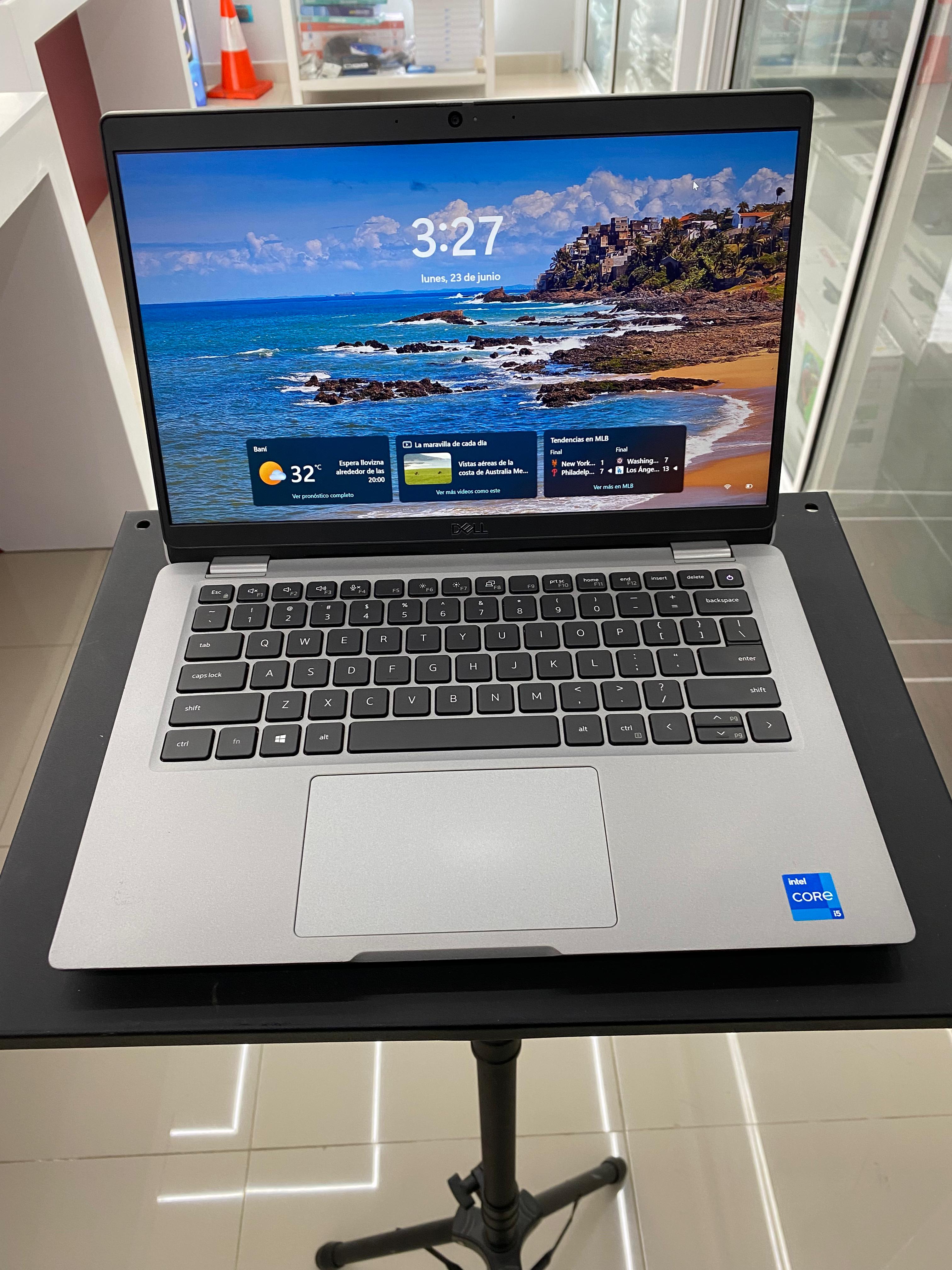 computadoras y laptops - Laptop Dell Latitude E5320 core i5 11va Gen 14 pul