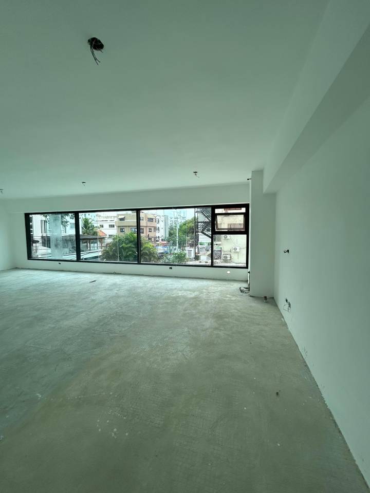 oficinas y locales comerciales - SE VENDE LOCAL EN ZONA EXCLUSIVA MIRADOR SUR 1