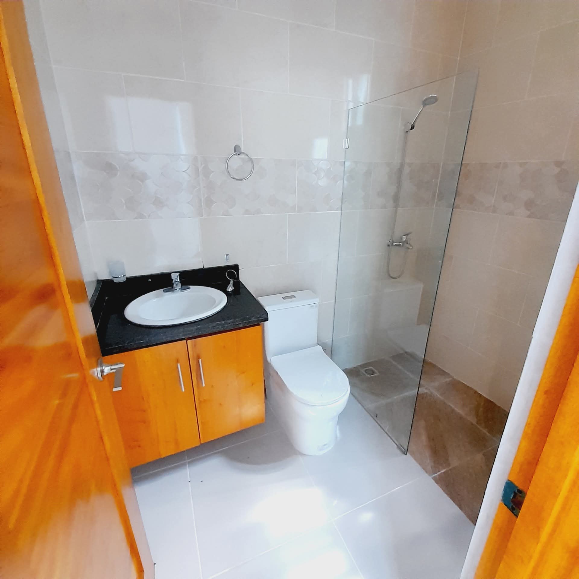 casas - VENDO CASA CON SERCO ELECTRICO, Y PORTON A CONTROL REMOTO TITULO Y DESLINDE 5