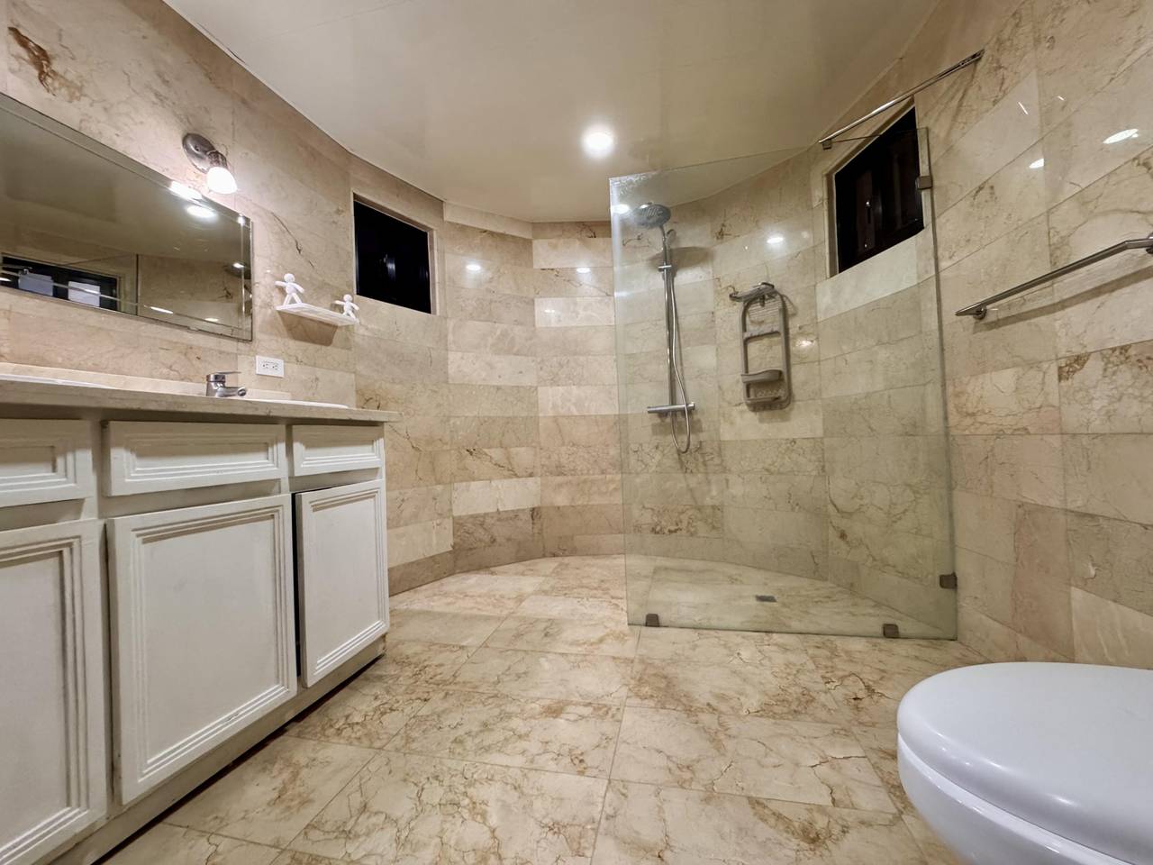 apartamentos - Clásico apt 280 metros alquiler frente Mirador 5