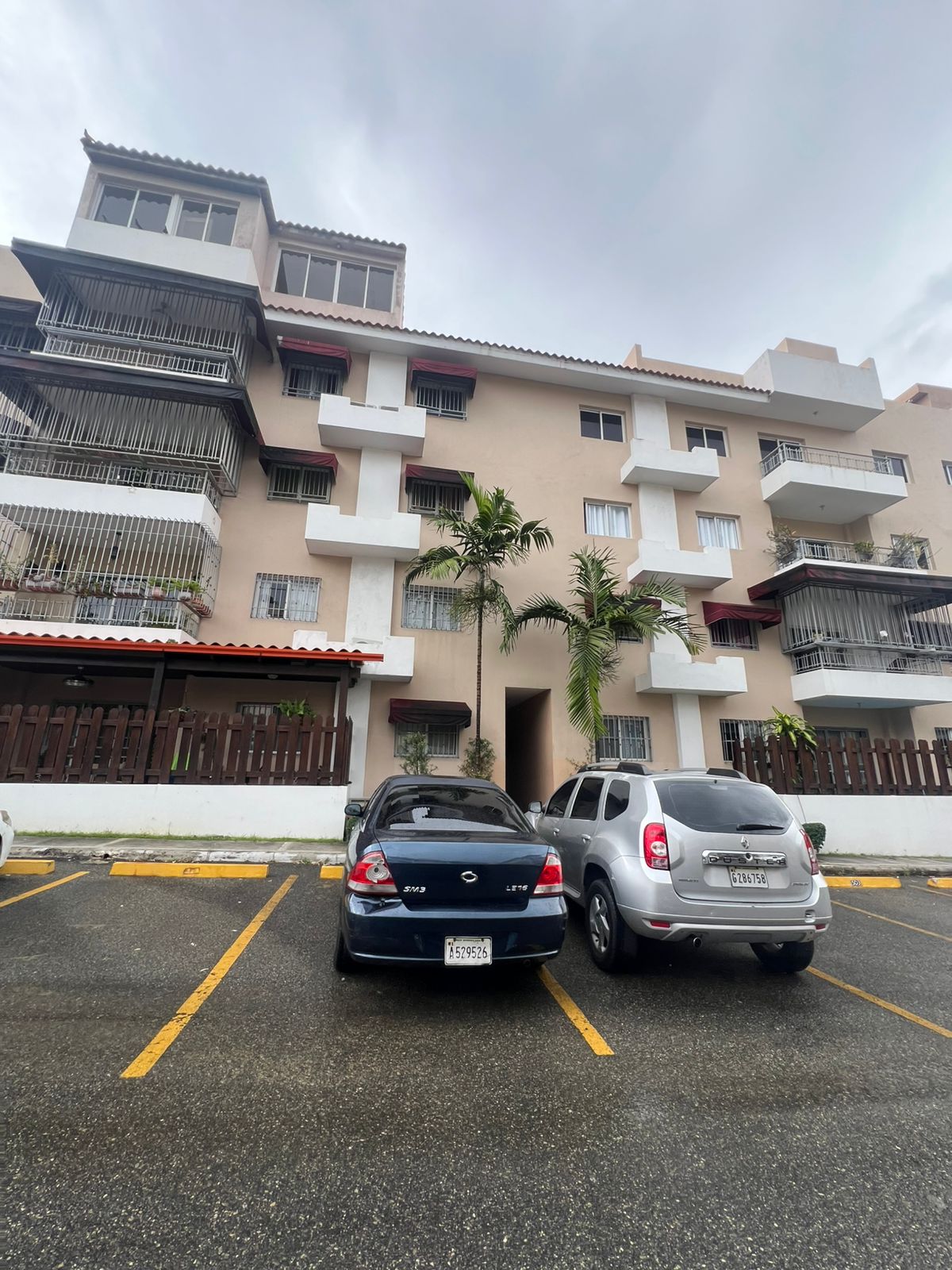 apartamentos - Alquilo apto de 2 hab con dos parqueos y estudio