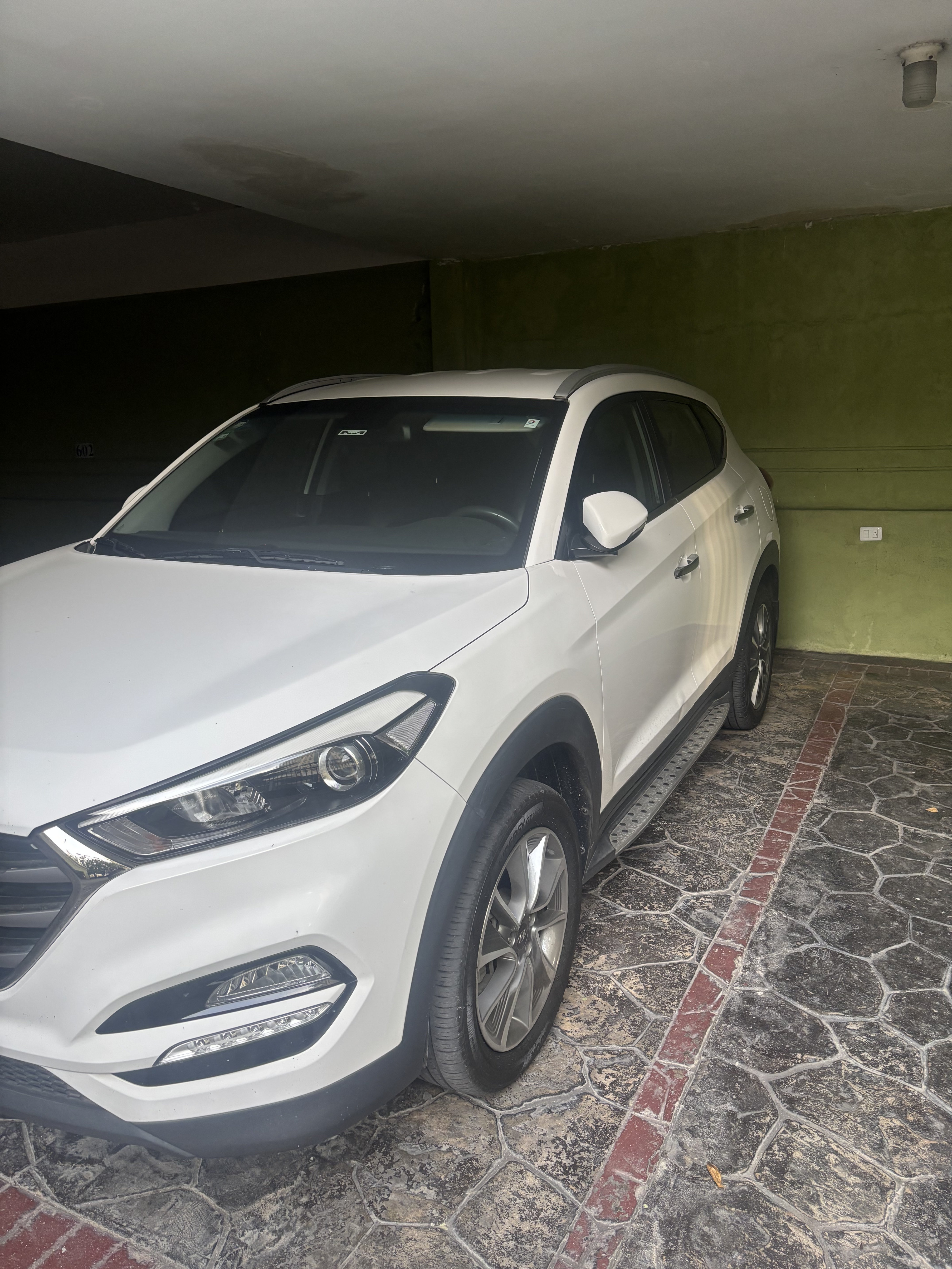jeepetas y camionetas - Hyundai Tucson 2018 de la casa con todos los mantenimientos en magna  0