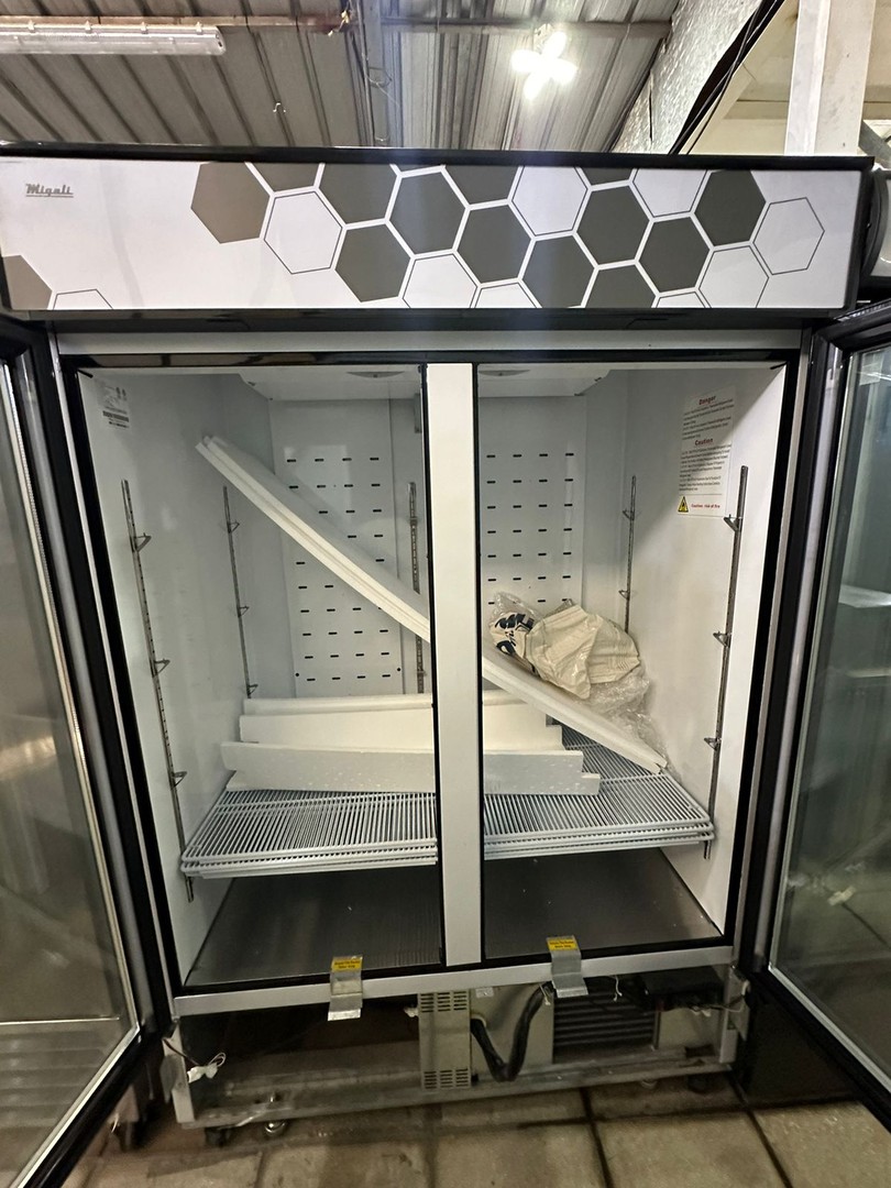 equipos profesionales - Congelador exhibidor con puerta de vidrio de 49 pies cúbicos 2