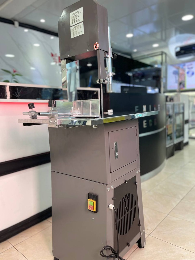 equipos profesionales - Sierra sin fin cortadora de hueso con base para cortar y moler carnes sinfin 1