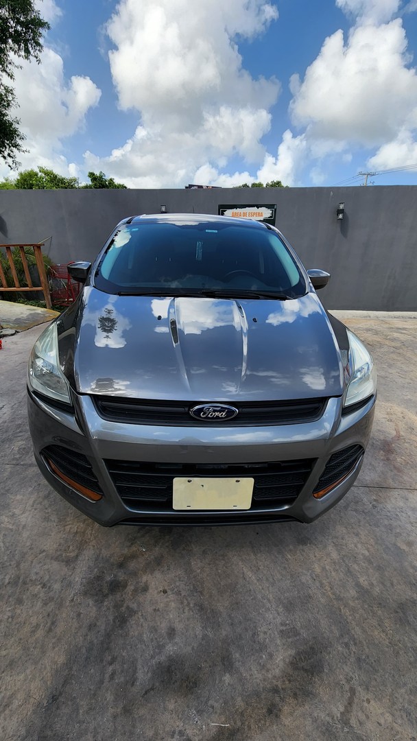 jeepetas y camionetas - Ford Escape Gris 2014 - 2.0L De Buen Uso y Muy Bien Mantenida 2
