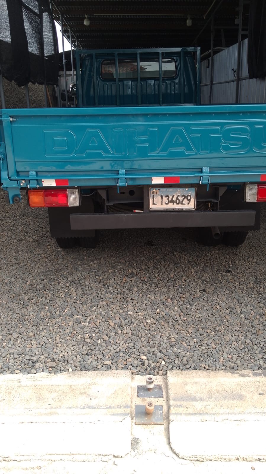 camiones y vehiculos pesados - Vendo camion daihatsu delta 1999 largo 4