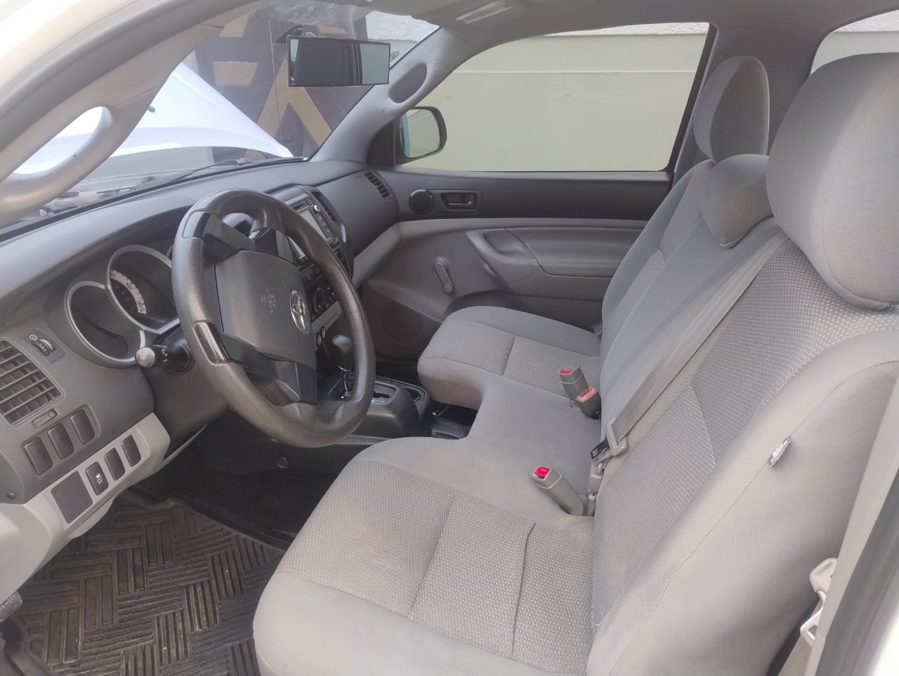 jeepetas y camionetas - TOYOTA TACOMA UNA CABINA 2014 1