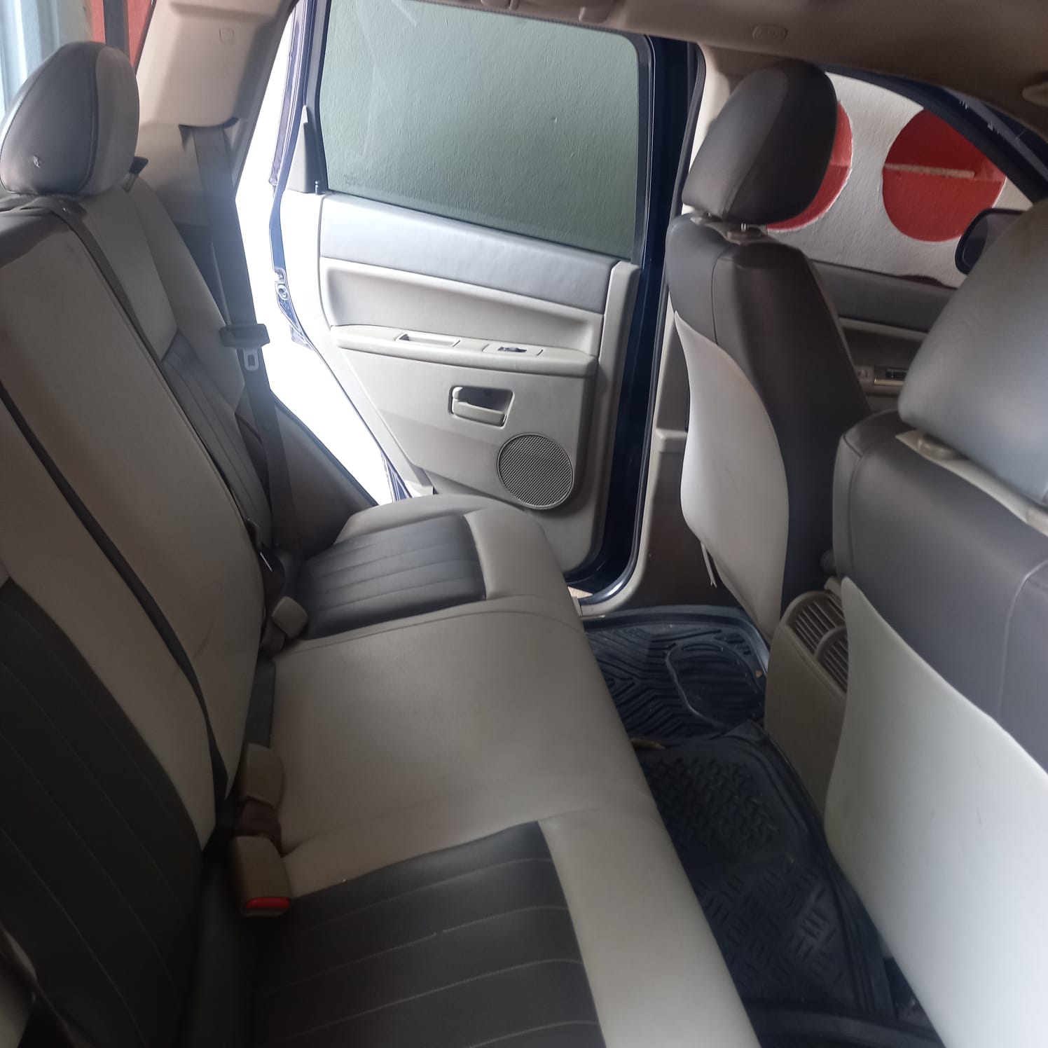 jeepetas y camionetas - Jeep Grand Cherokee Laredo 2006  7