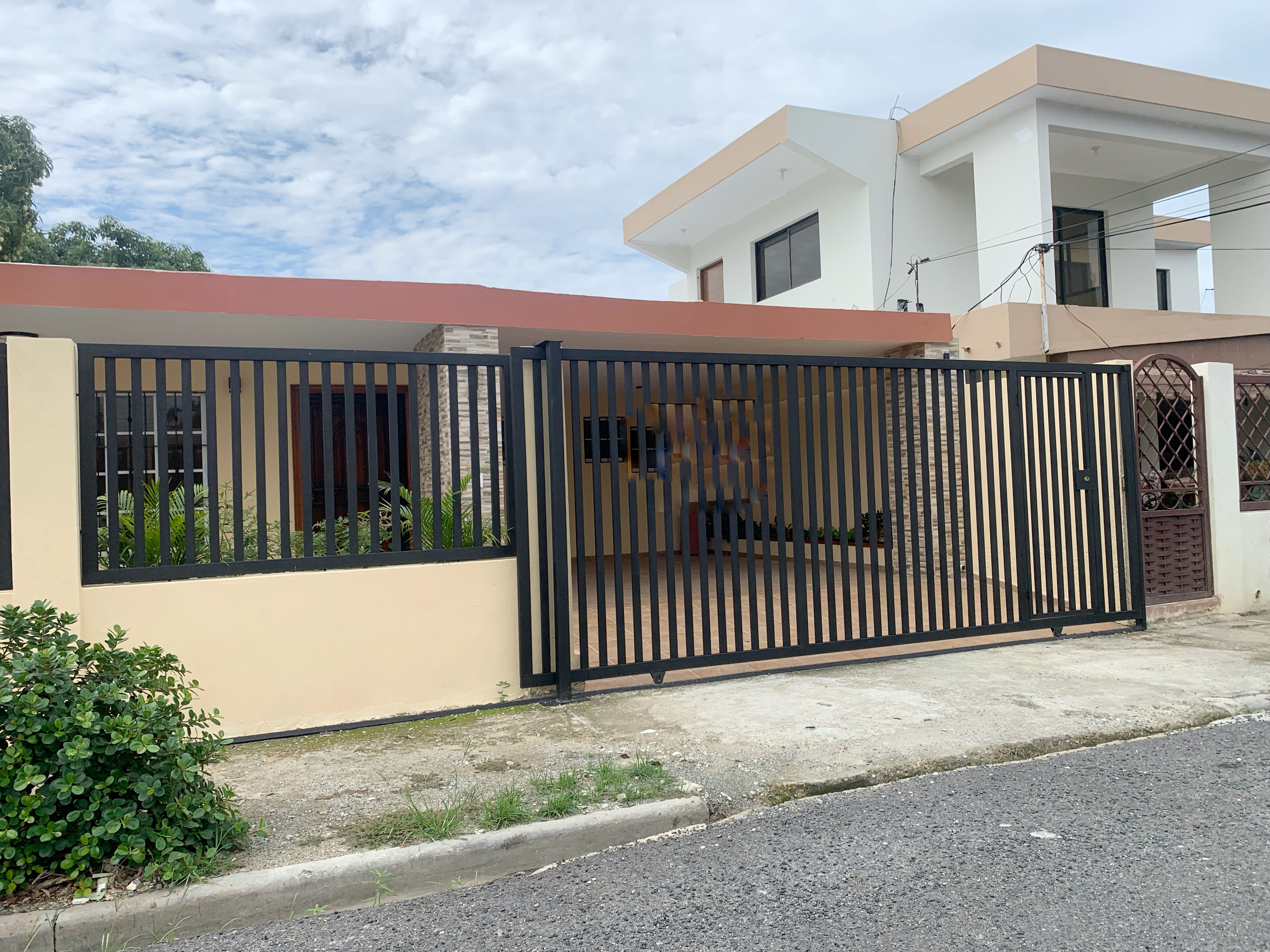 casas - Propiedad comercial céntrica  1