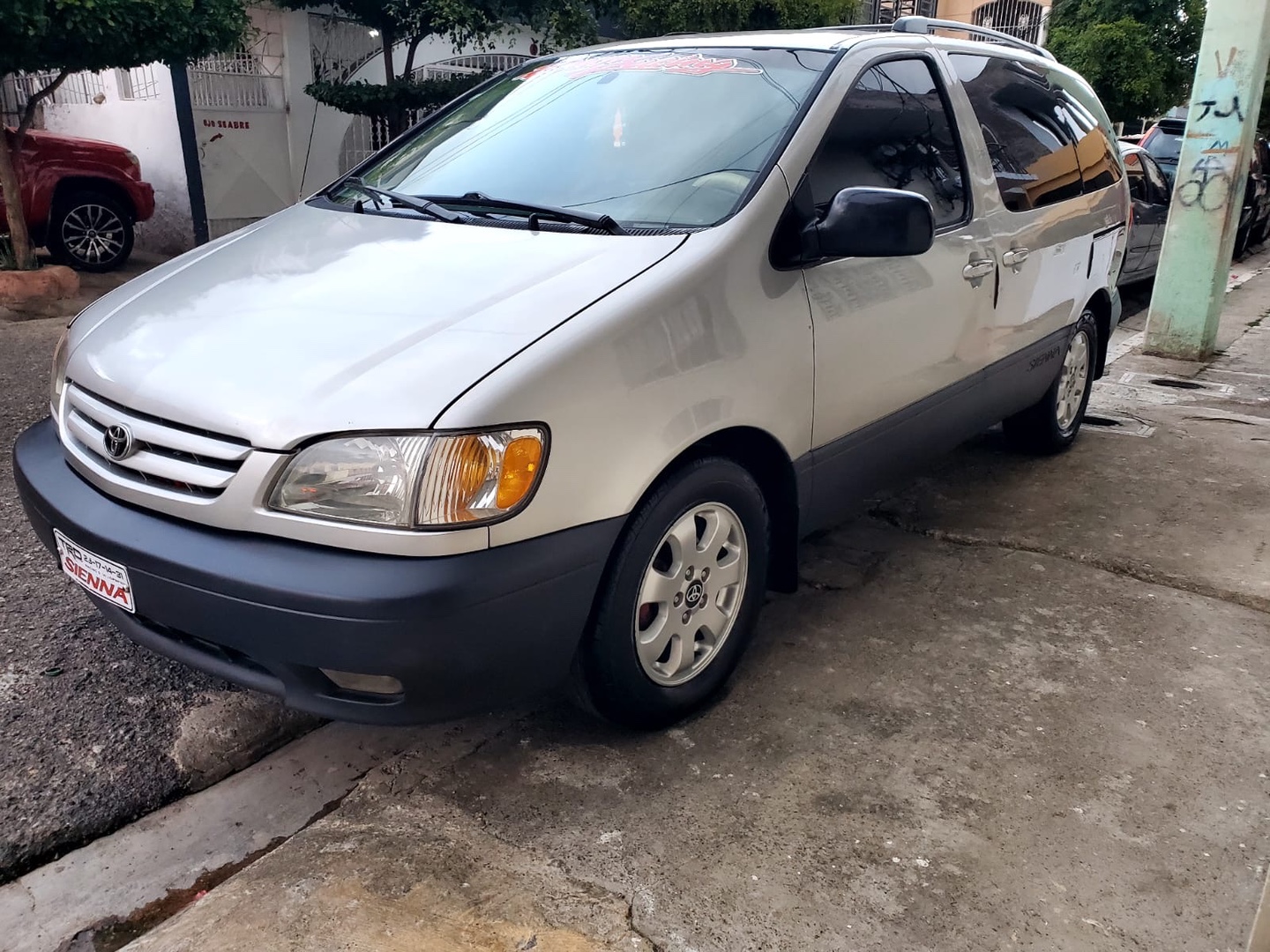otros vehiculos - Toyota Sienna año 2002 1