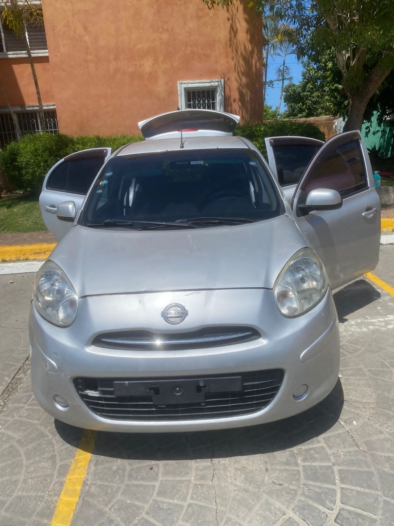 carros - Nissan March 2013 en buen estado – Compacto, económico