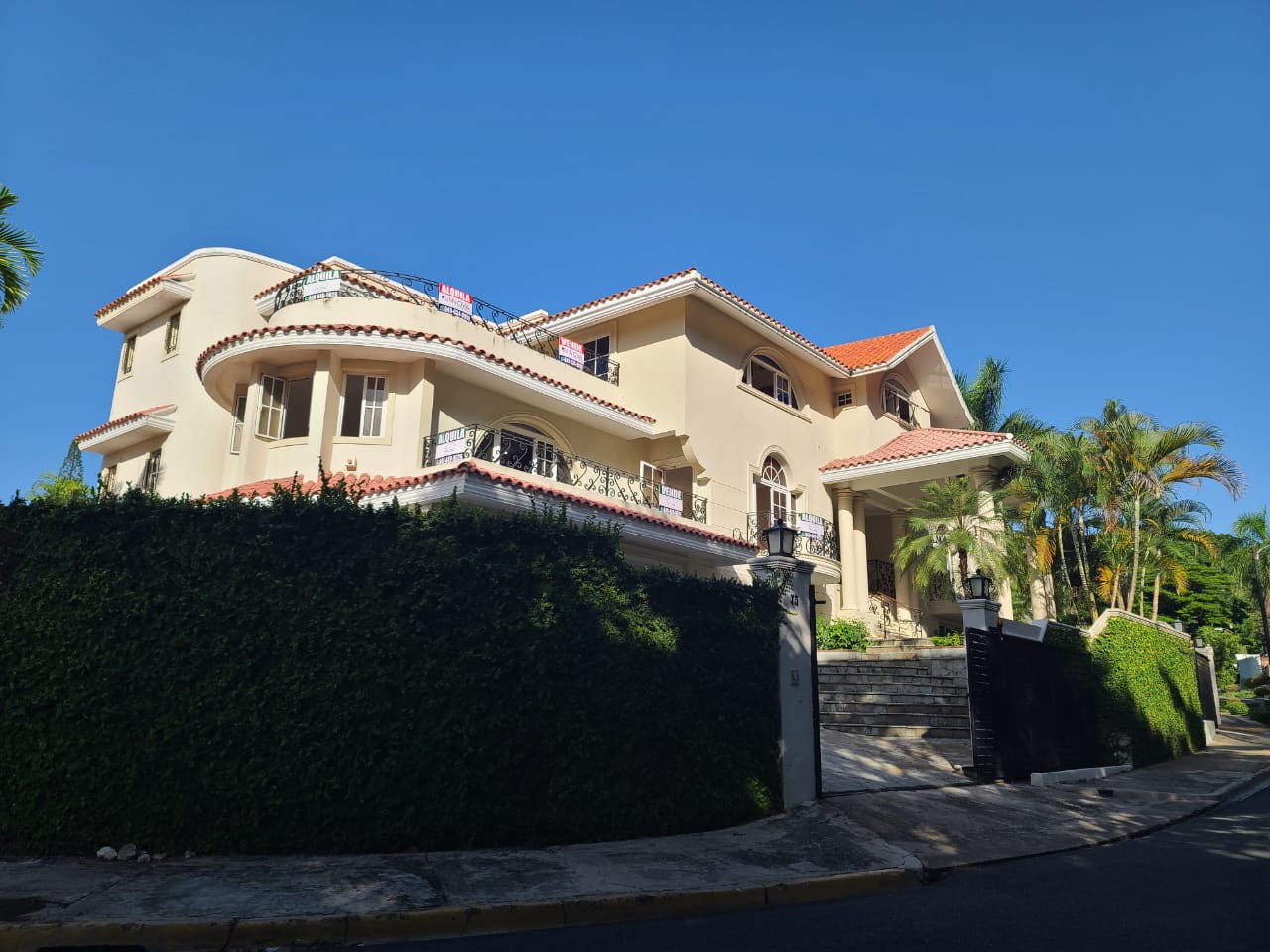 casas - AQLUILO Mansión De 3 Niveles En Zona Exclusiva De 