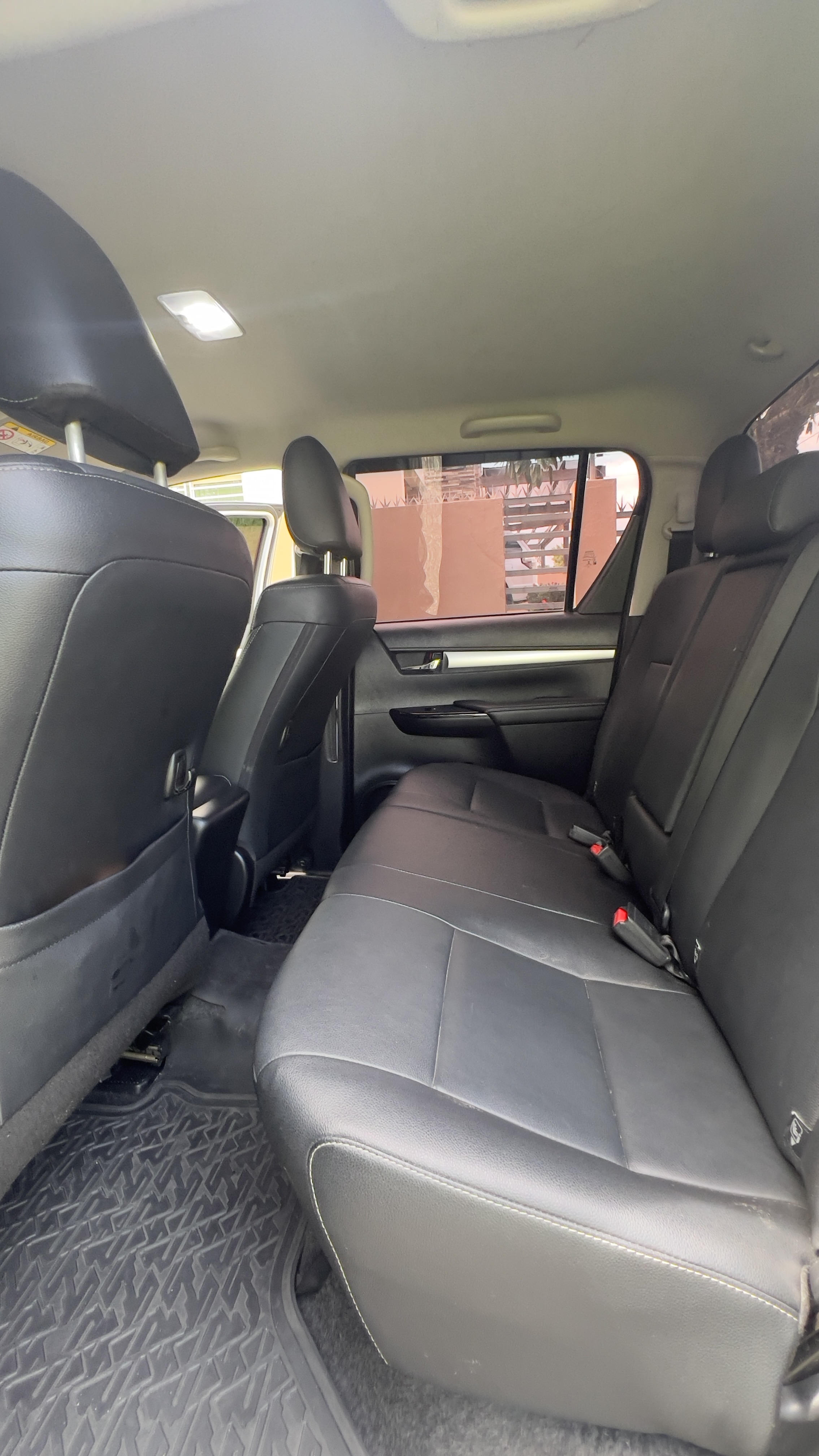 jeepetas y camionetas - TOYOTA HILUX SRV 2023. ÚNICO DUEÑO 6