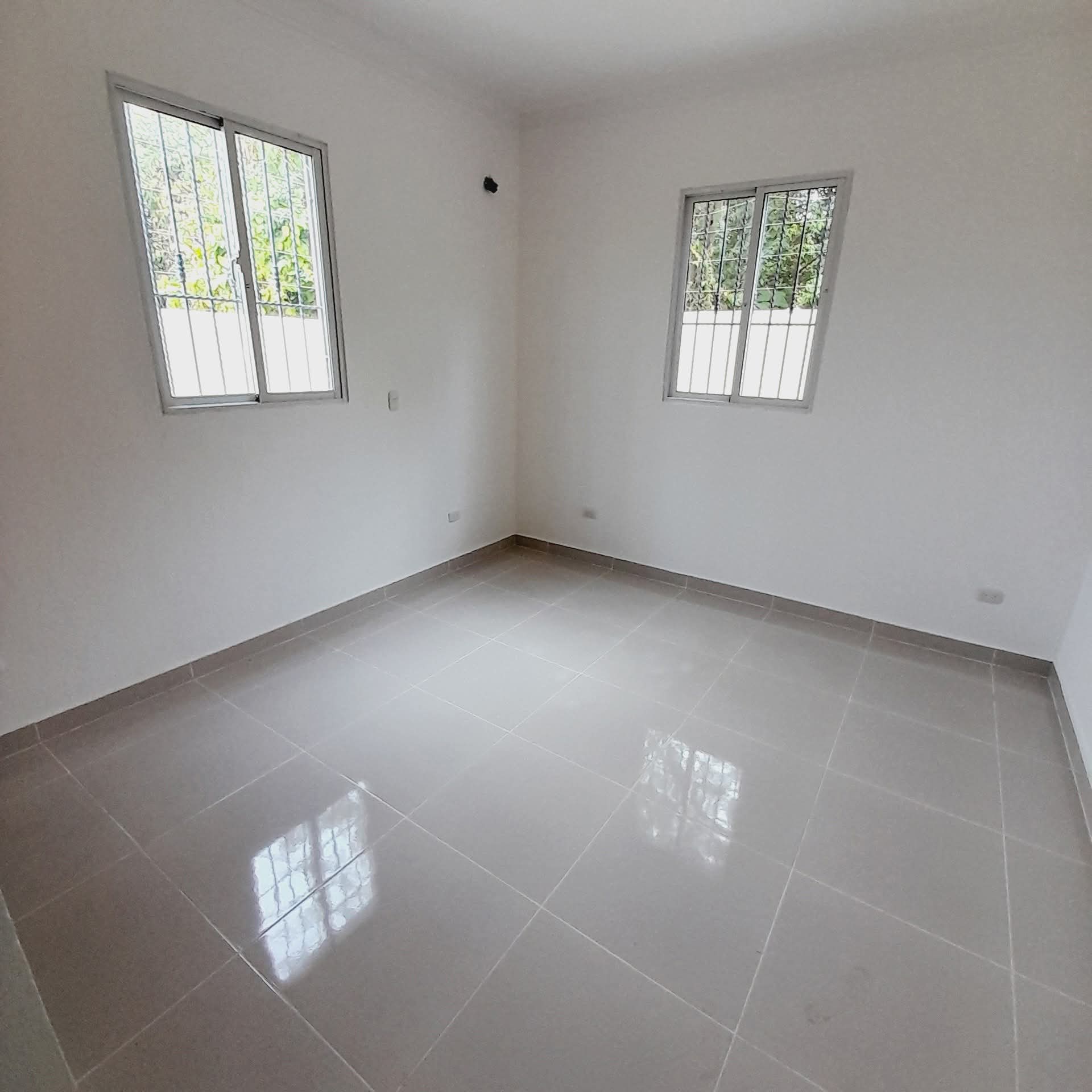 casas - VENDO CASA CON SERCO ELECTRICO, Y PORTON A CONTROL REMOTO TITULO Y DESLINDE 9